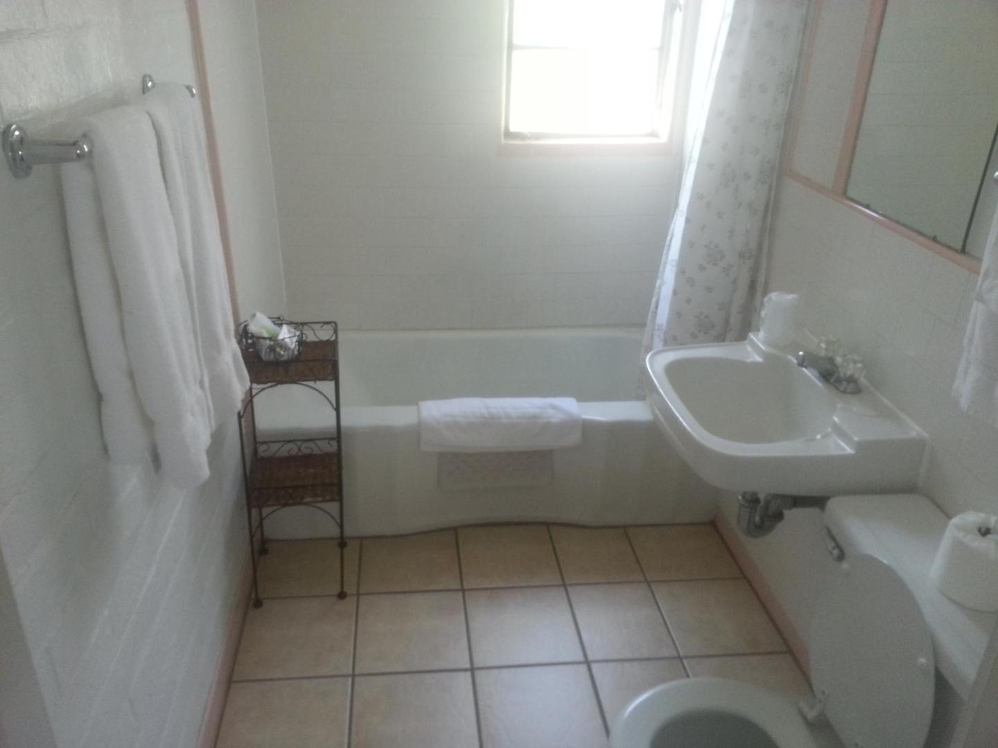 Bishop Village Motel photo 23