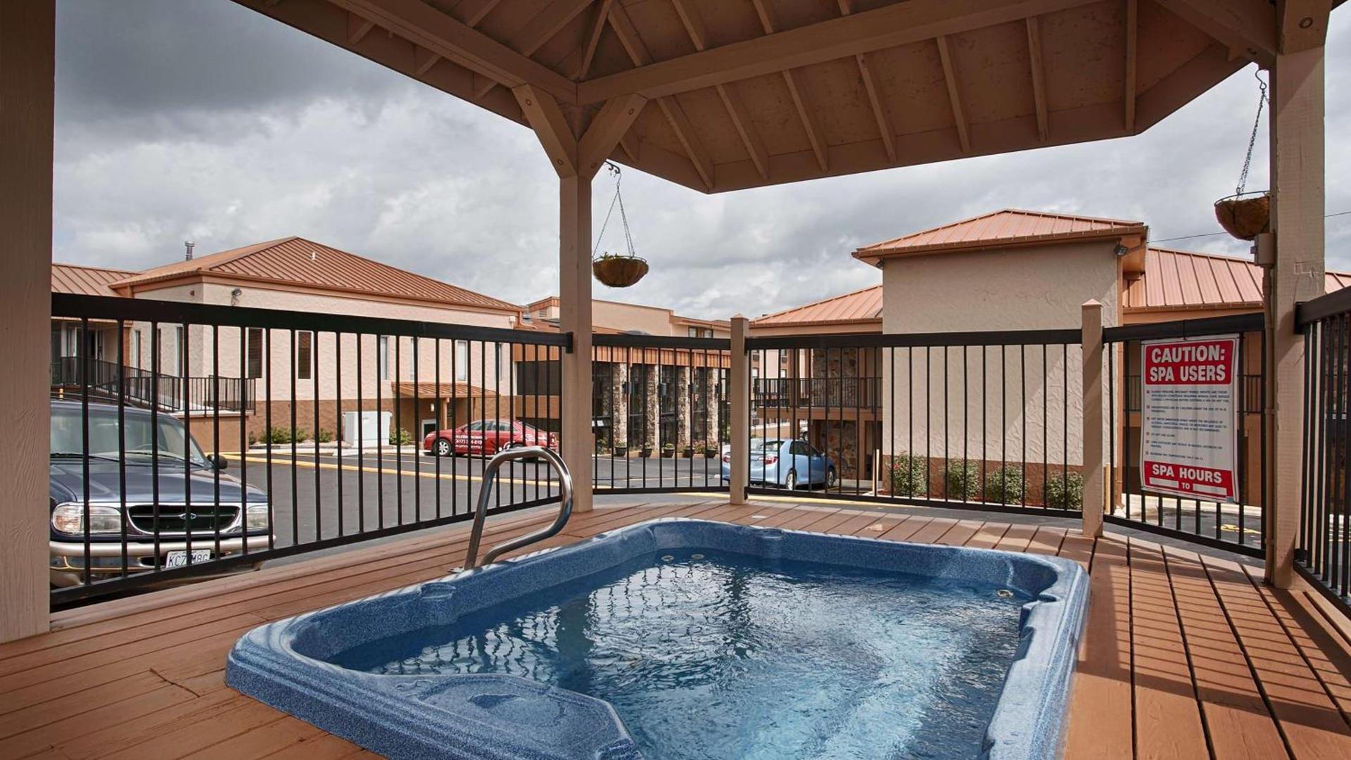 Best Western Center Pointe Inn photo 2