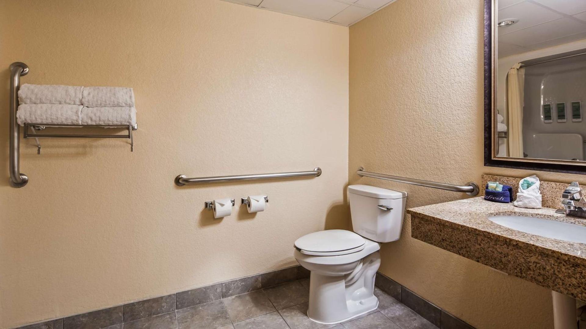 Best Western Center Pointe Inn photo 22