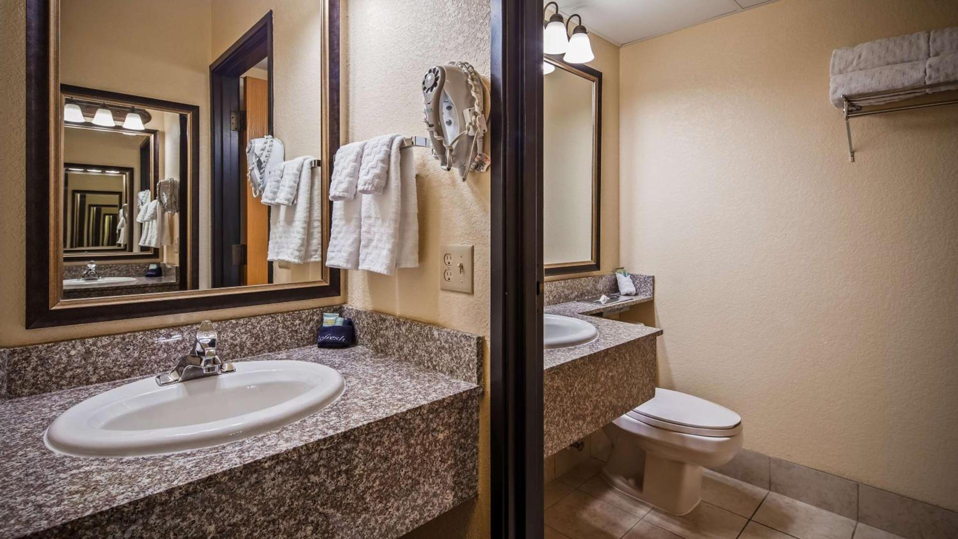 Best Western Center Pointe Inn photo 32