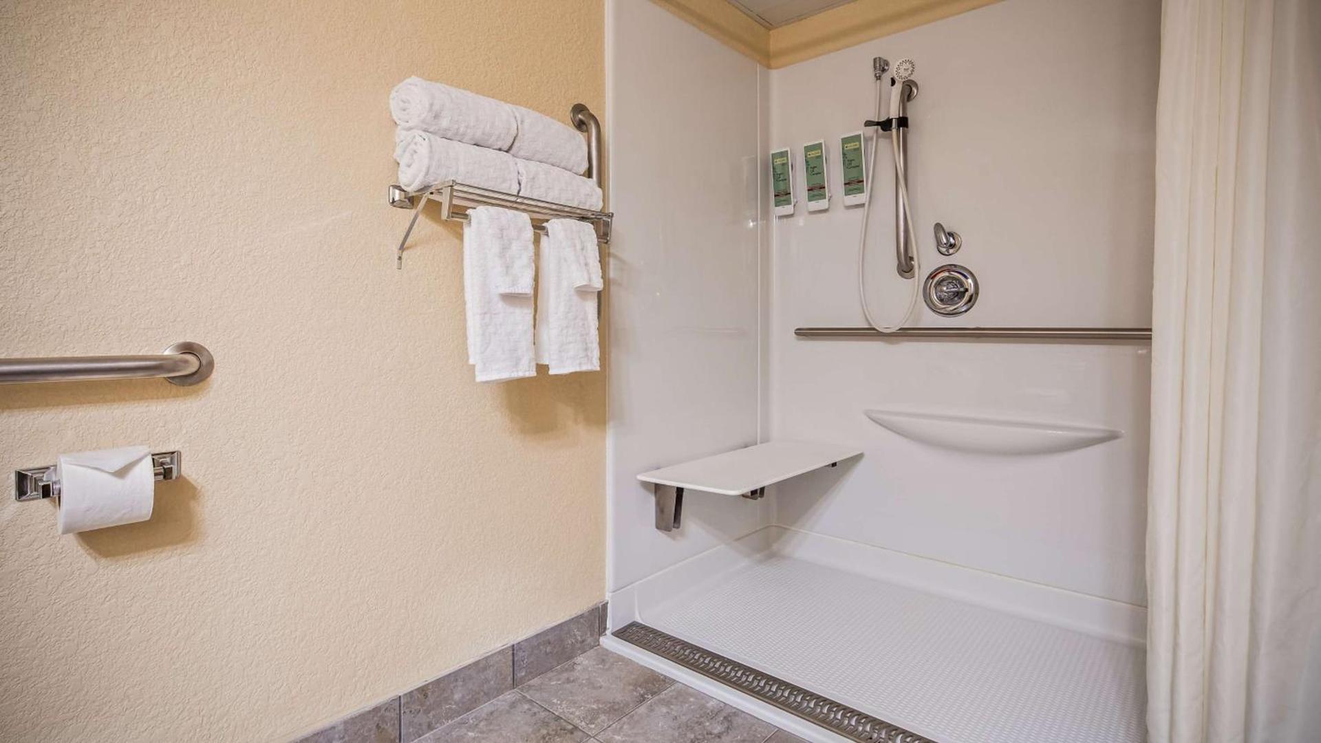 Best Western Center Pointe Inn photo 24