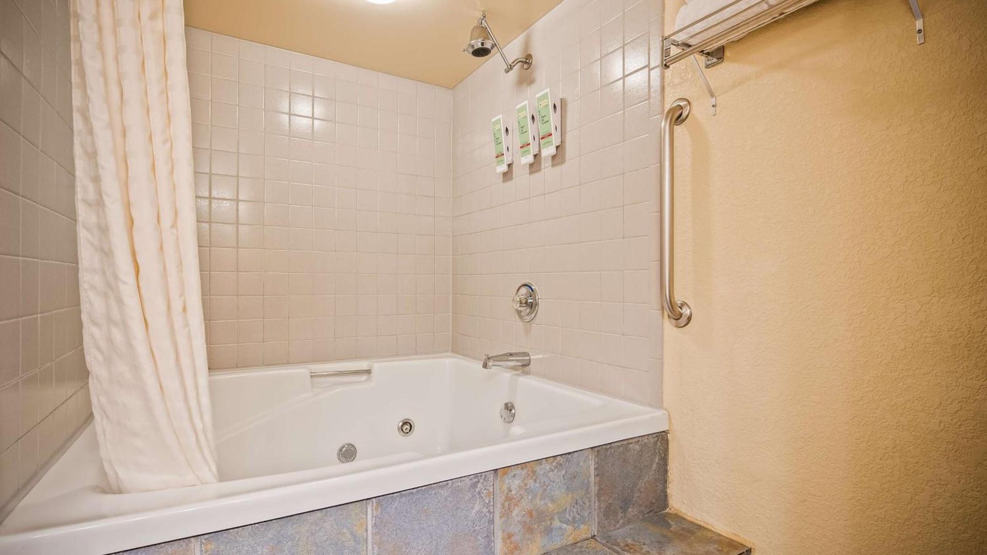 Best Western Center Pointe Inn photo 17