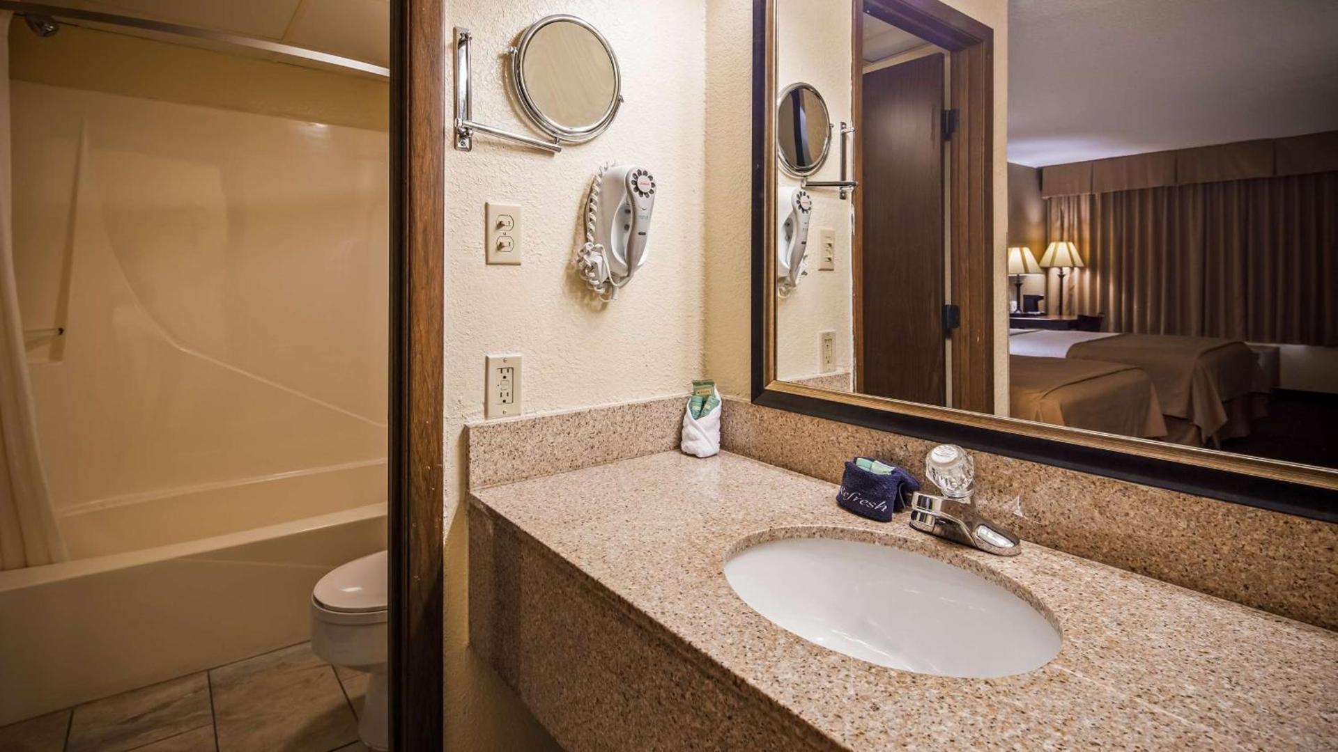 Best Western Center Pointe Inn photo 13