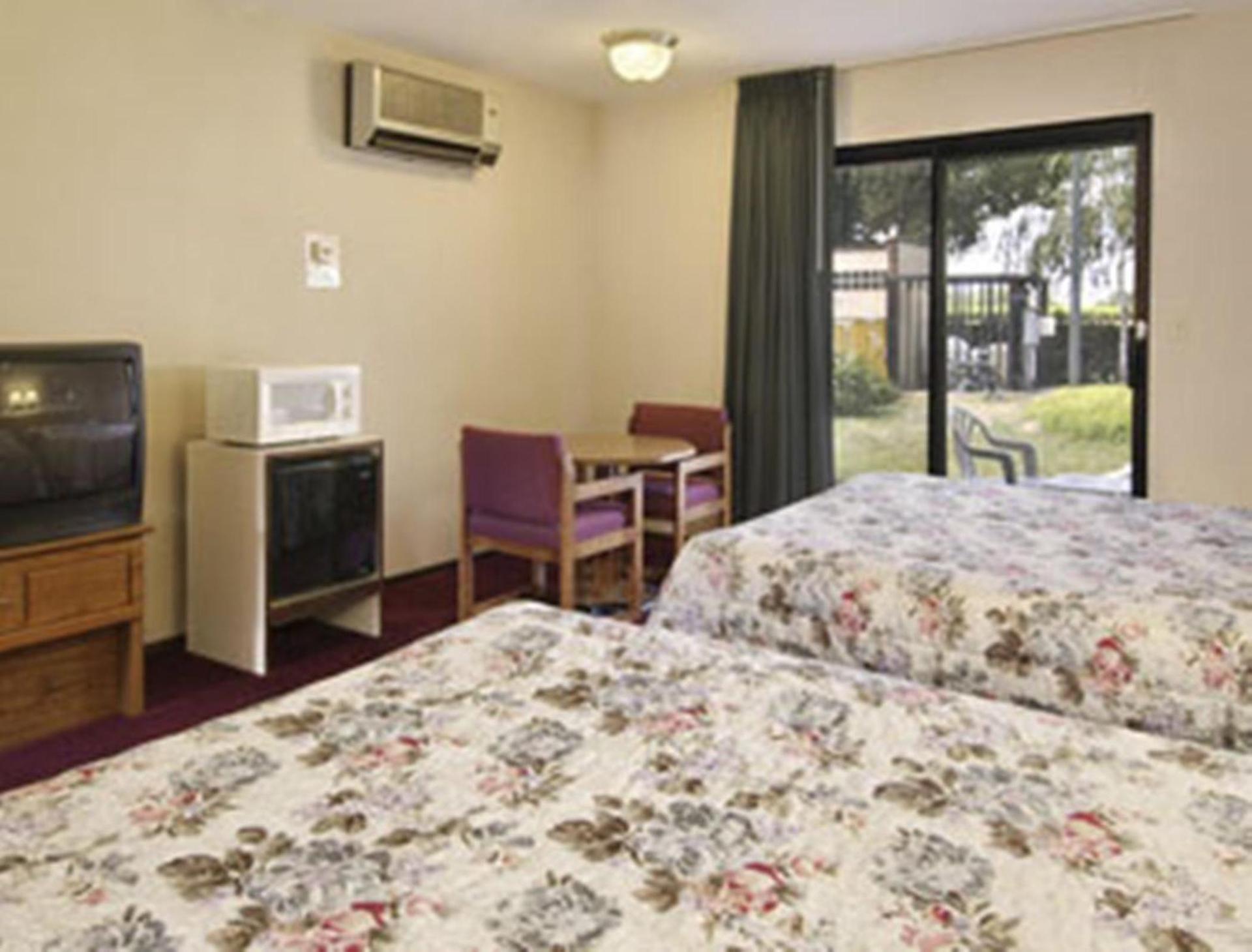 Travelodge by Wyndham Turlock photo 18