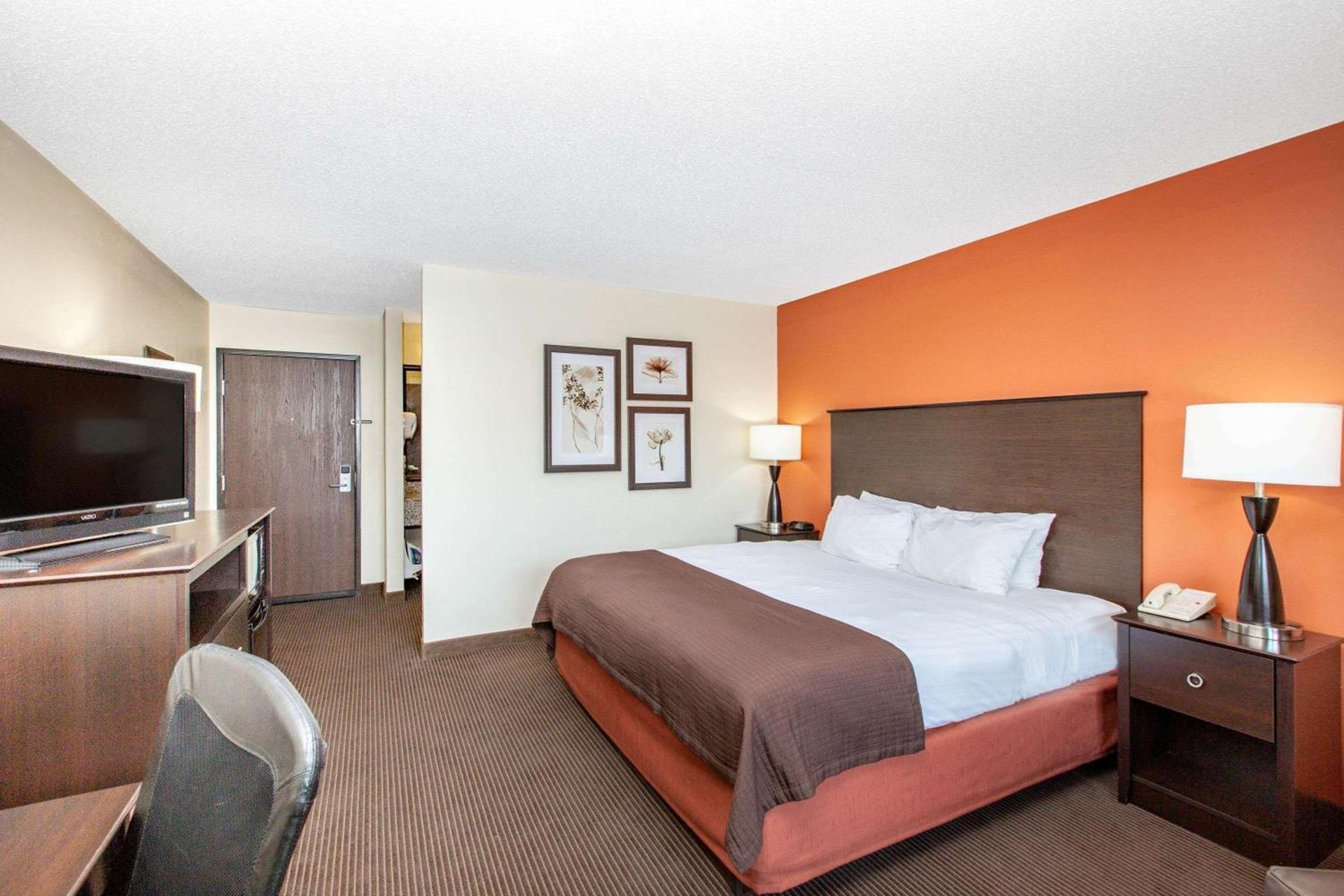 AmericInn by Wyndham Ottumwa photo 13