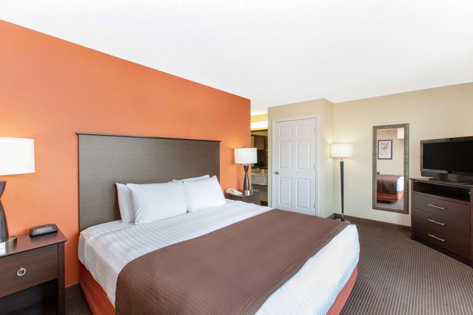AmericInn by Wyndham Ottumwa photo 20