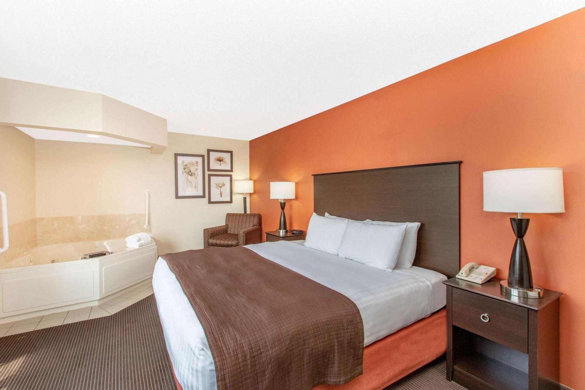 AmericInn by Wyndham Ottumwa photo 21