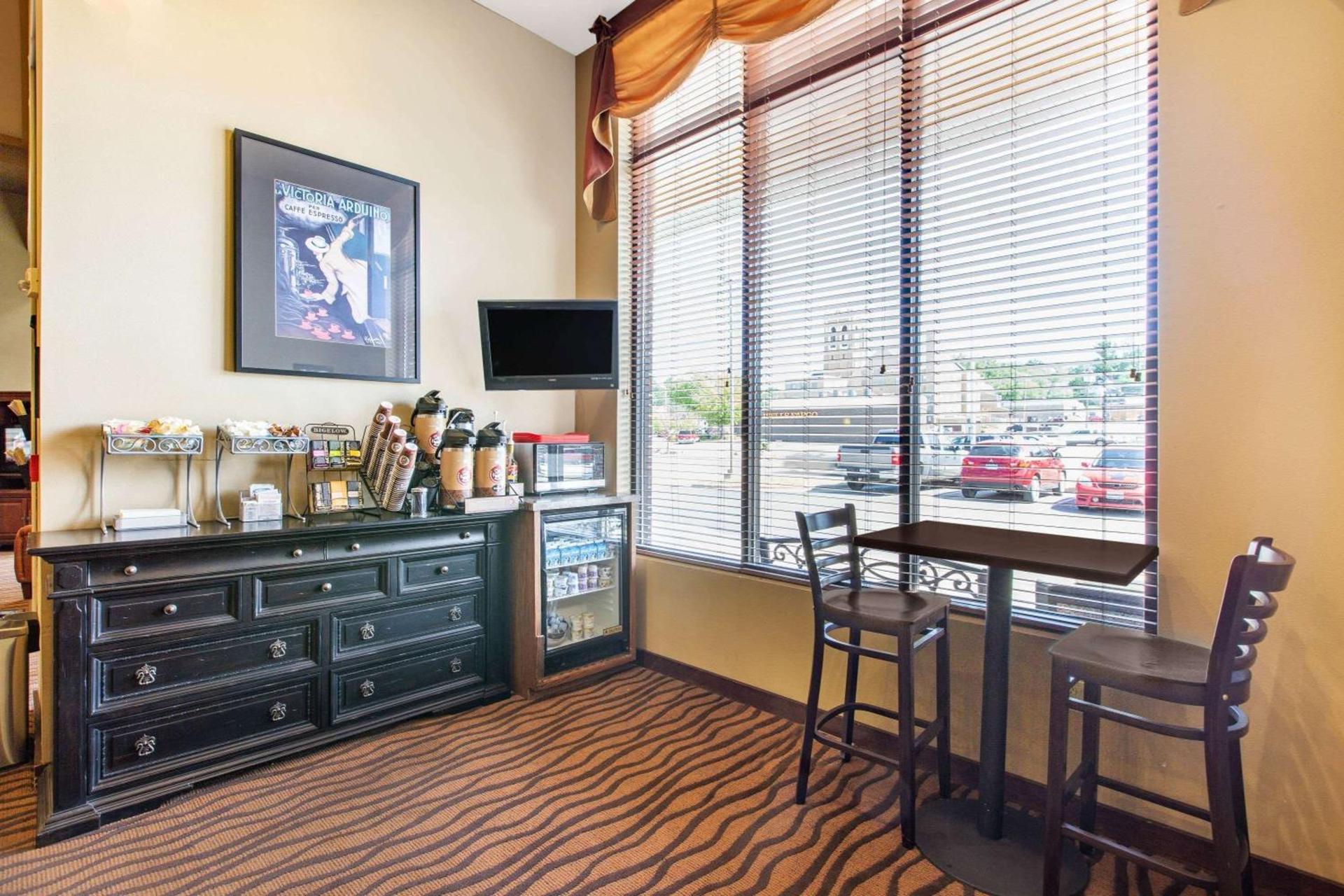 AmericInn by Wyndham Ottumwa photo 25