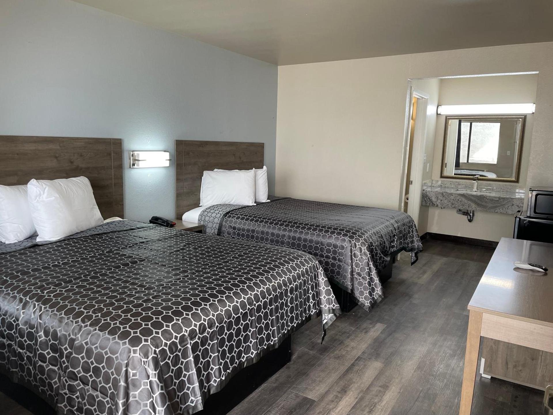 Masters Inn Atlanta - Doraville at I-85 & 285 photo 4