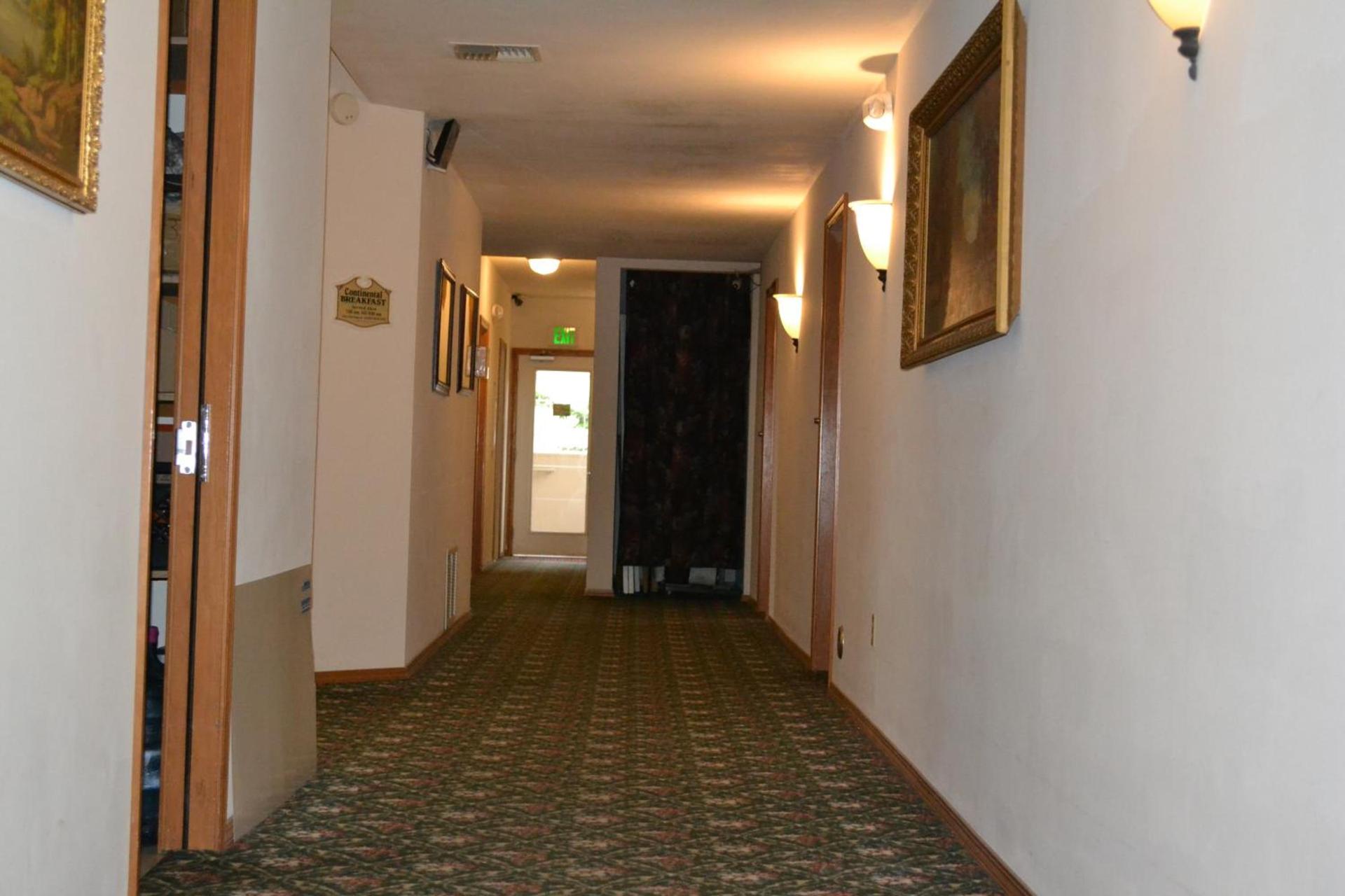 Anaco Bay Inn photo 8