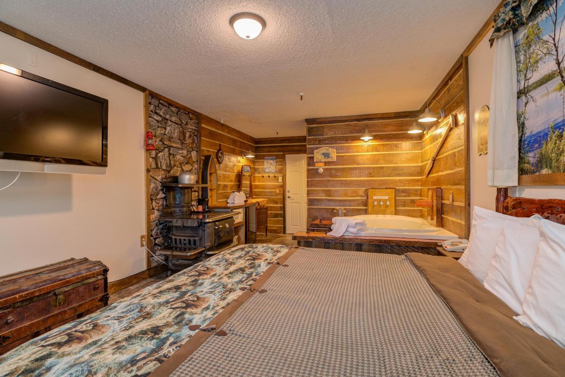 Vacationland Inn & Suites photo 14