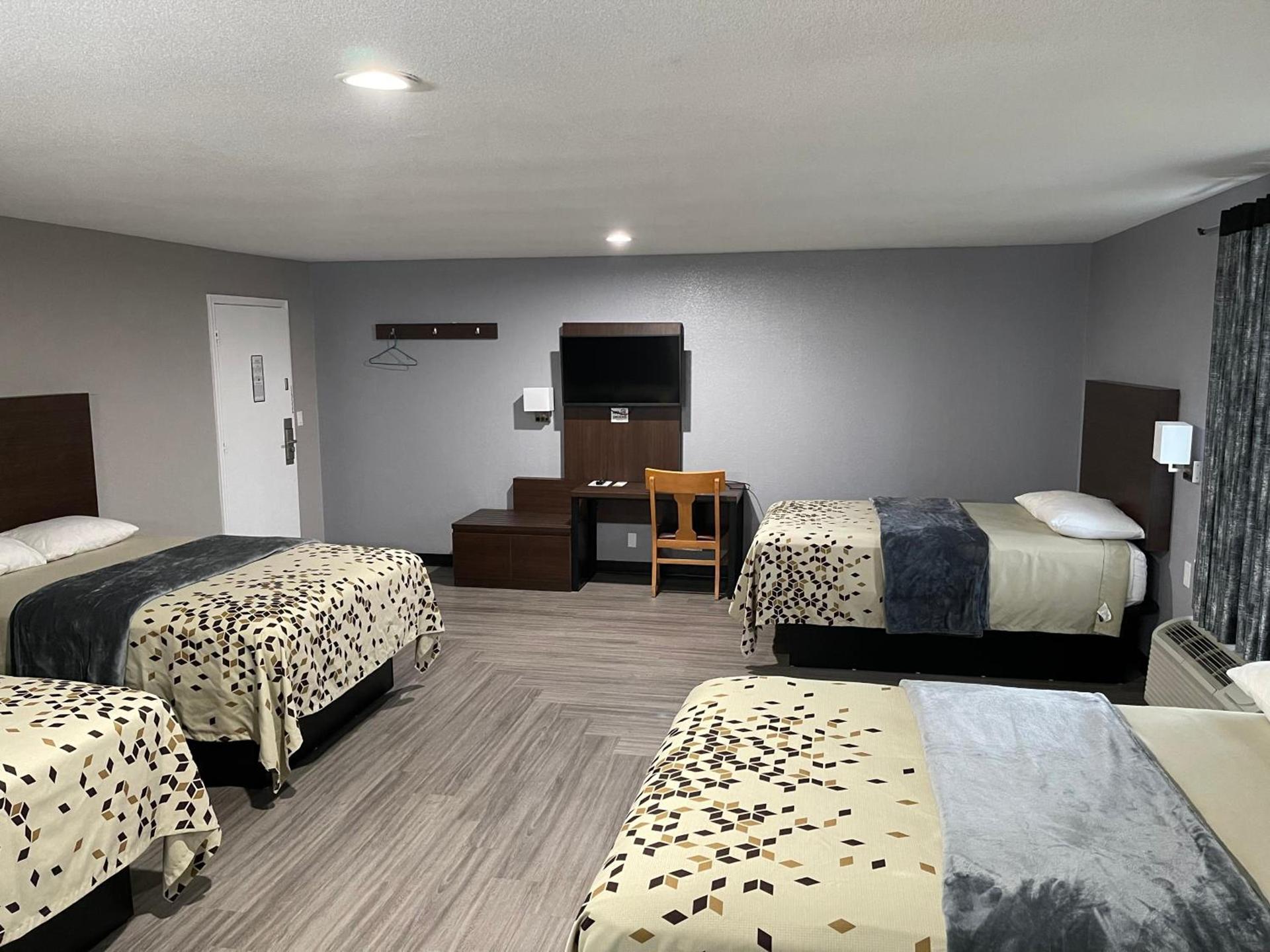 Ridge Motel photo 23