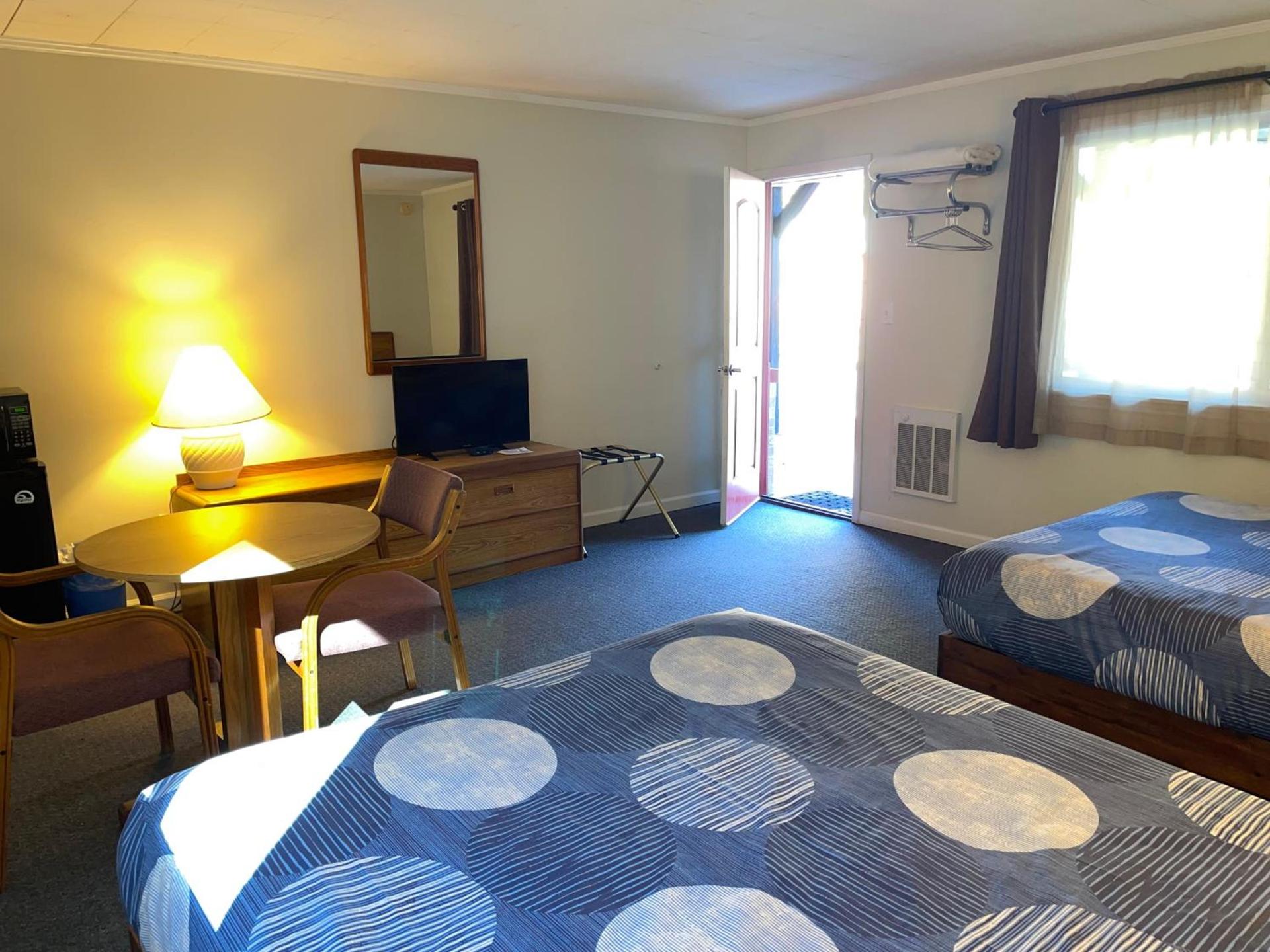 A Holiday Motel - Maggie Valley photo 12