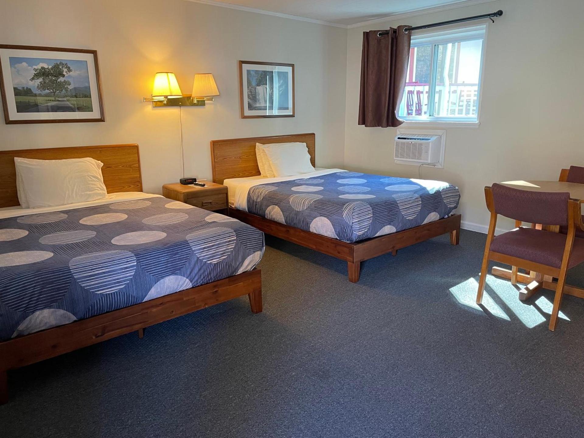 A Holiday Motel - Maggie Valley photo 19