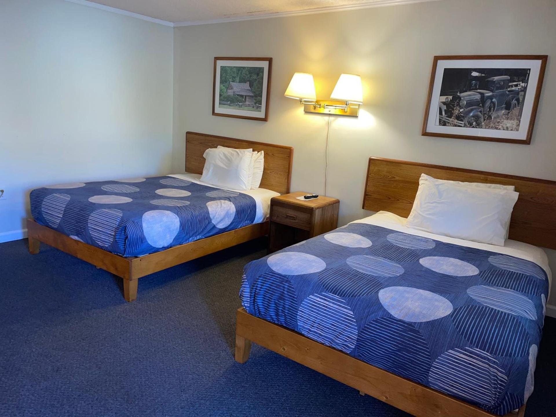 A Holiday Motel - Maggie Valley photo 11