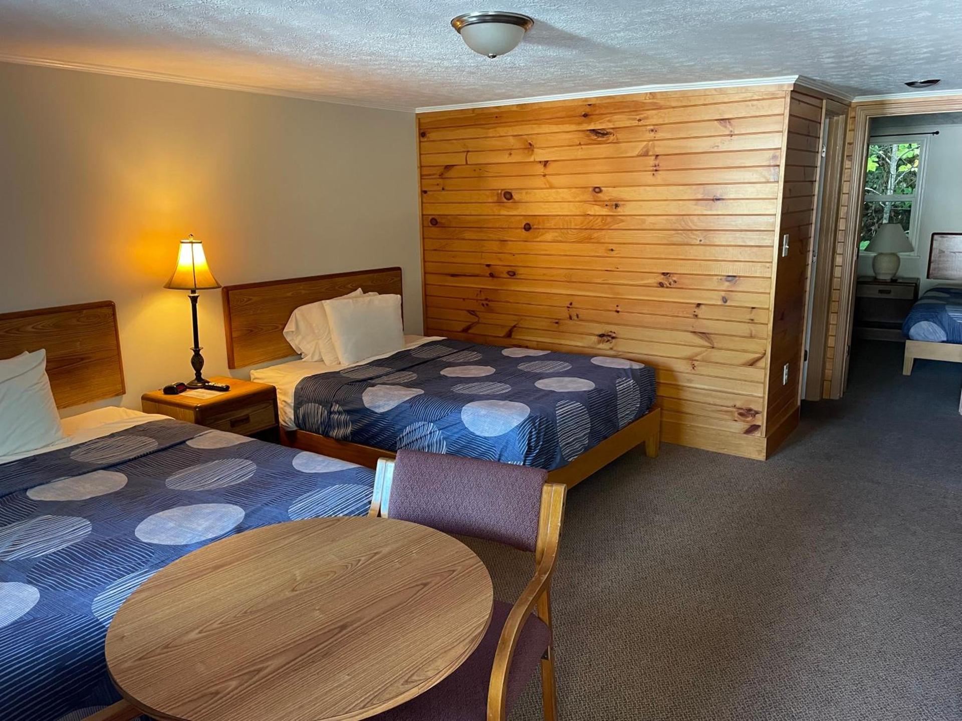 A Holiday Motel - Maggie Valley photo 20