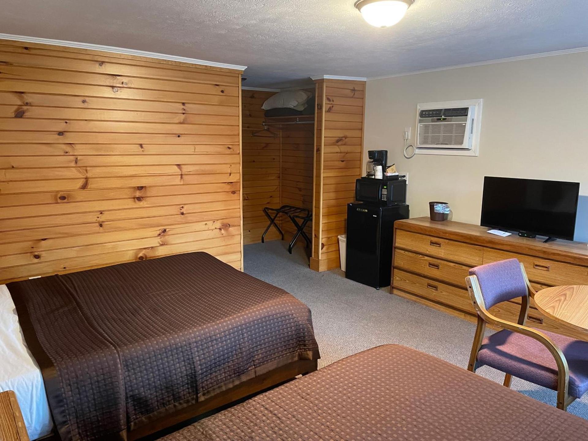 A Holiday Motel - Maggie Valley photo 21