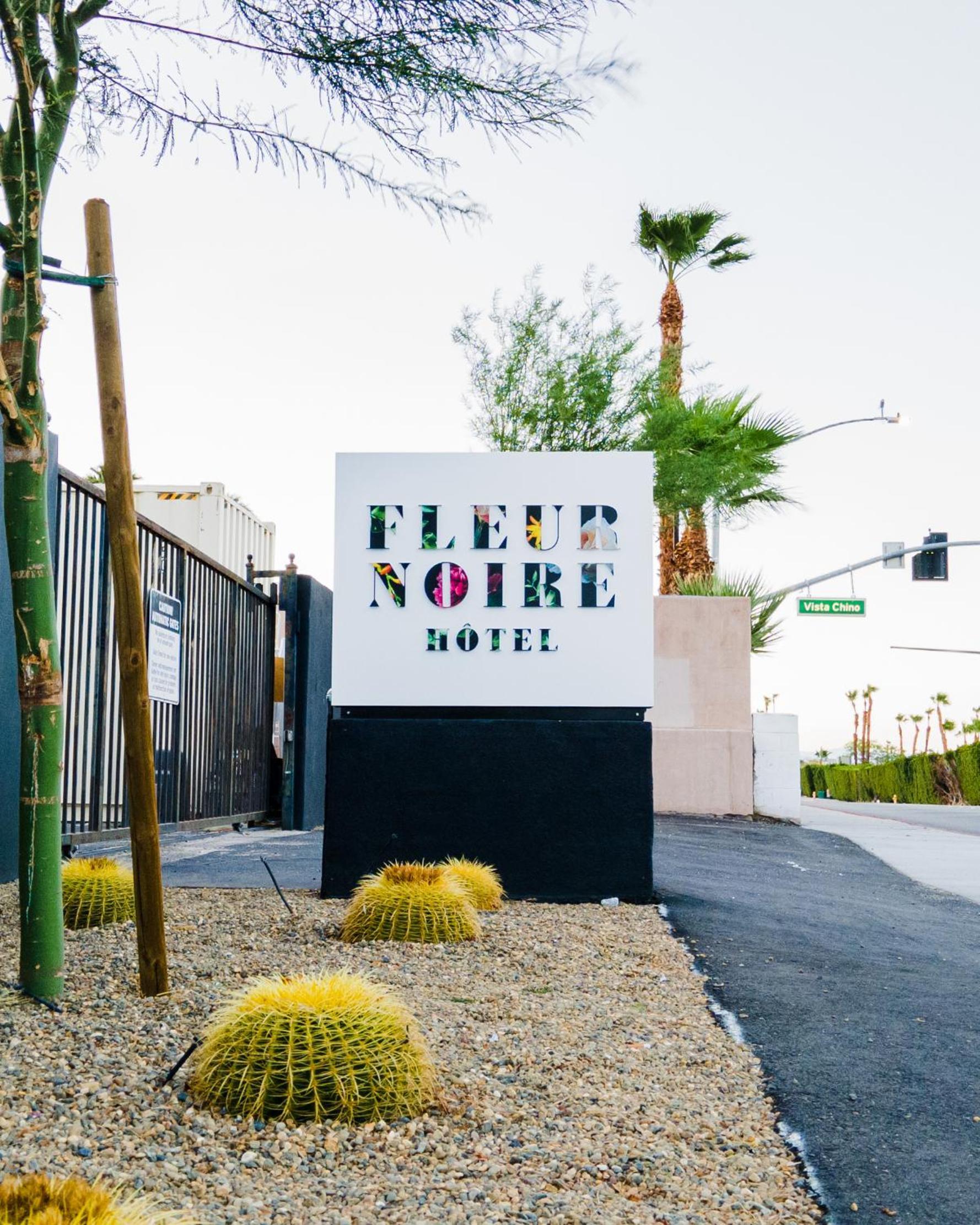 Fleur Noire Hotel - 21 and Over photo 6