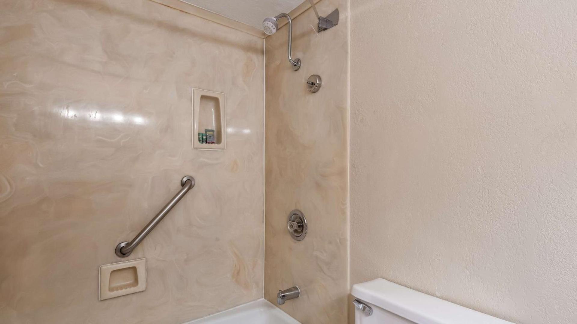 Best Western Greenfield Inn photo 61
