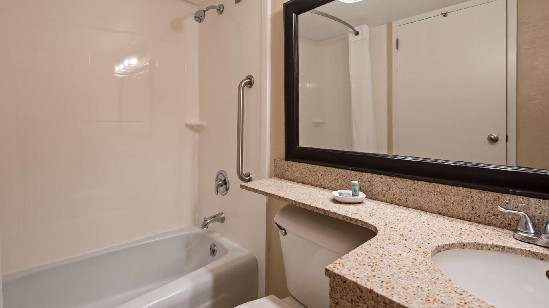 Best Western Greenfield Inn photo 62