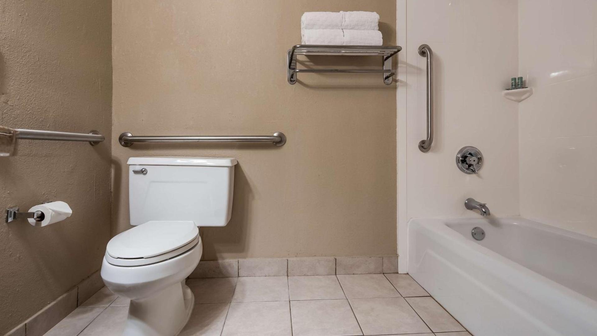 Best Western Greenfield Inn photo 64