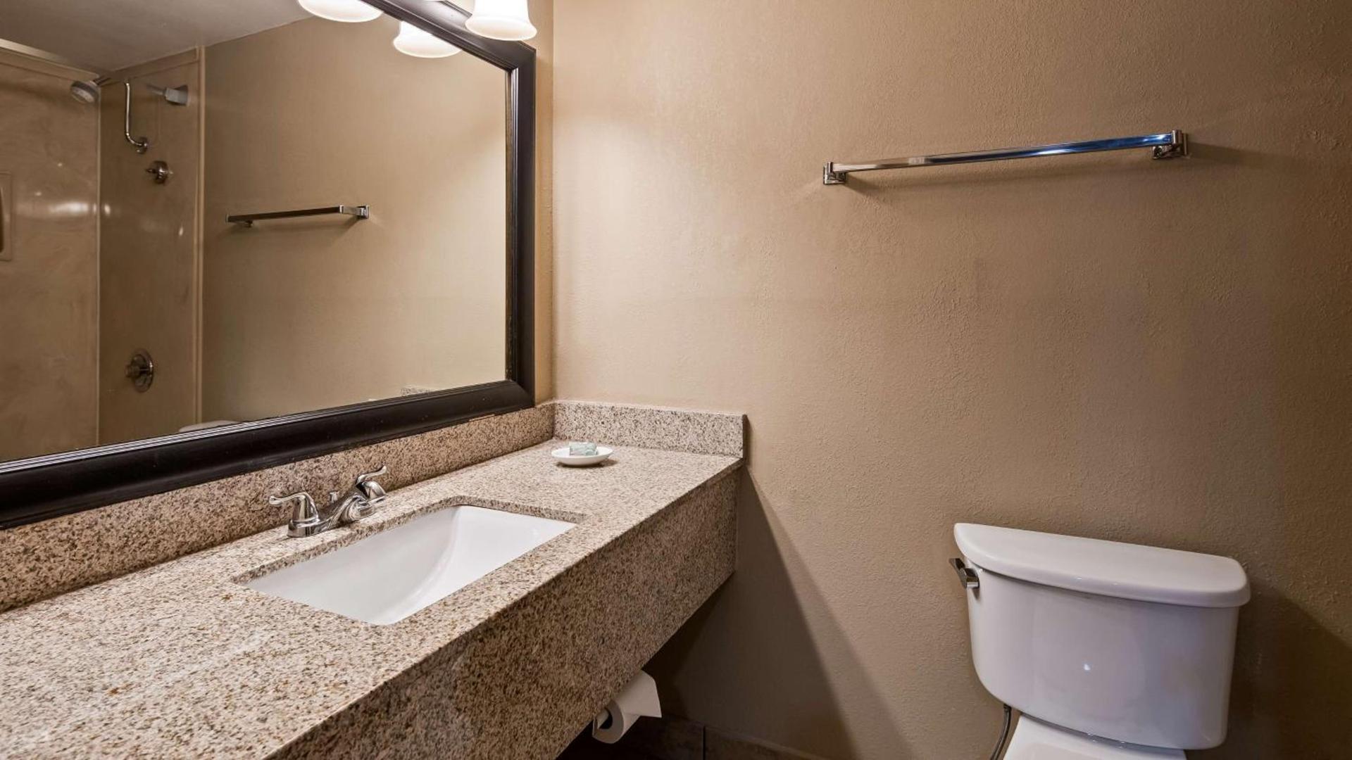 Best Western Greenfield Inn photo 67