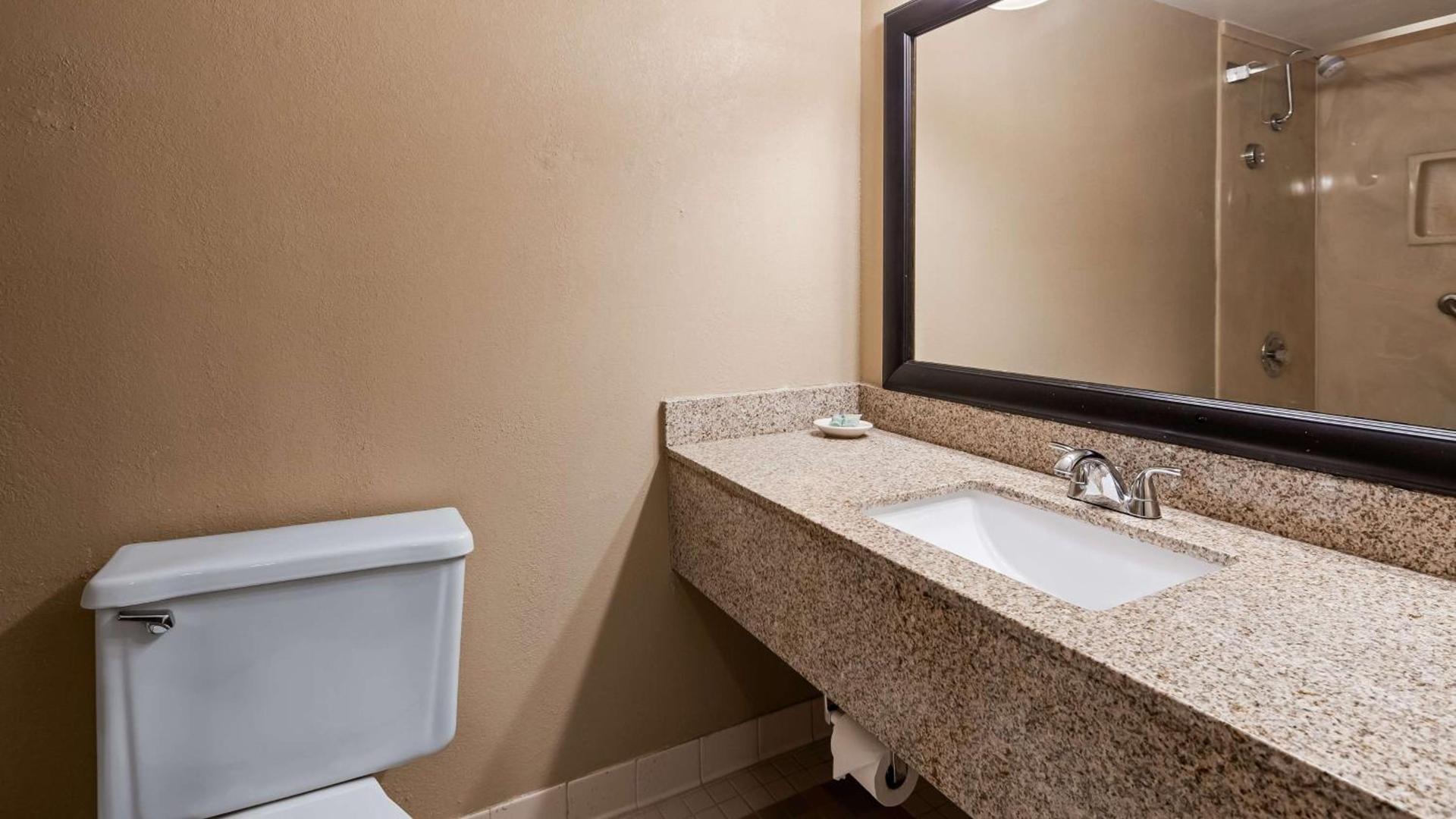 Best Western Greenfield Inn photo 66