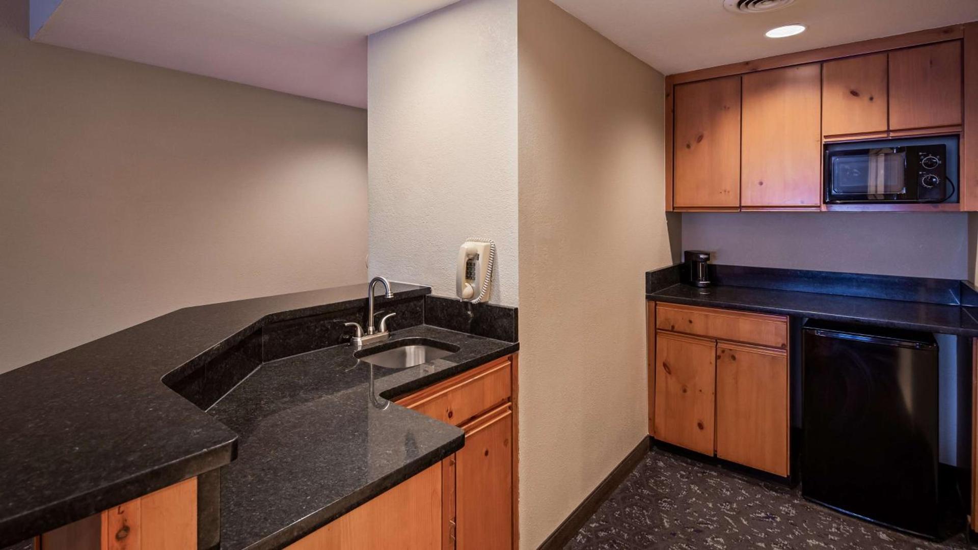 Best Western Greenfield Inn photo 50