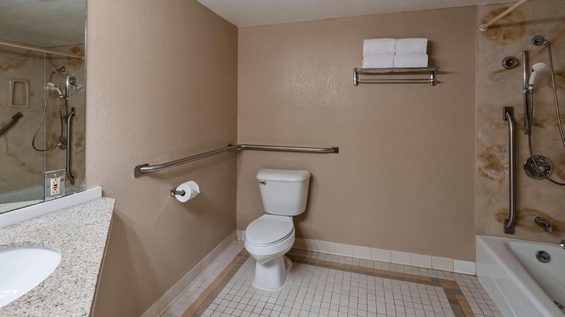 Best Western Greenfield Inn photo 72
