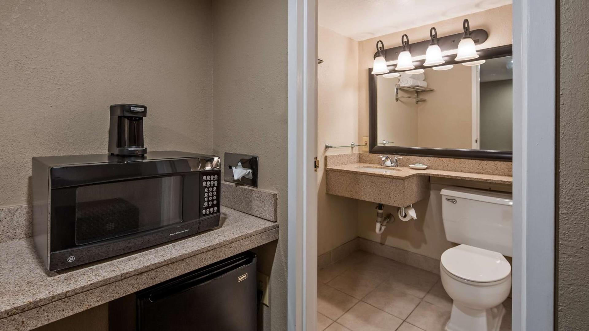 Best Western Greenfield Inn photo 73