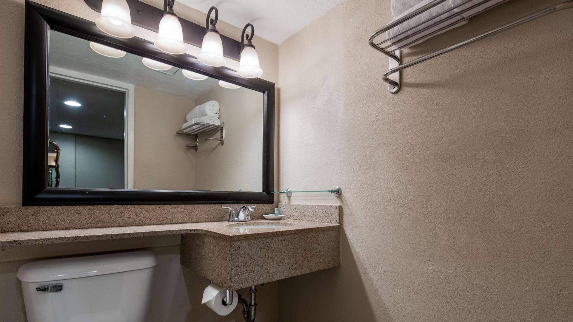 Best Western Greenfield Inn photo 75