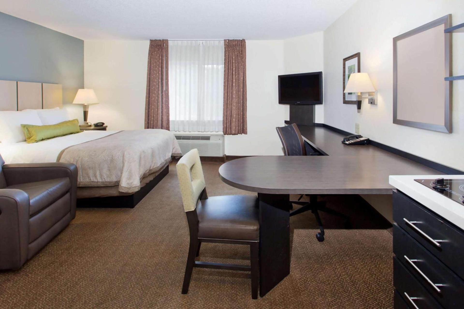 MainStay Suites Southfield-Detroit photo 9