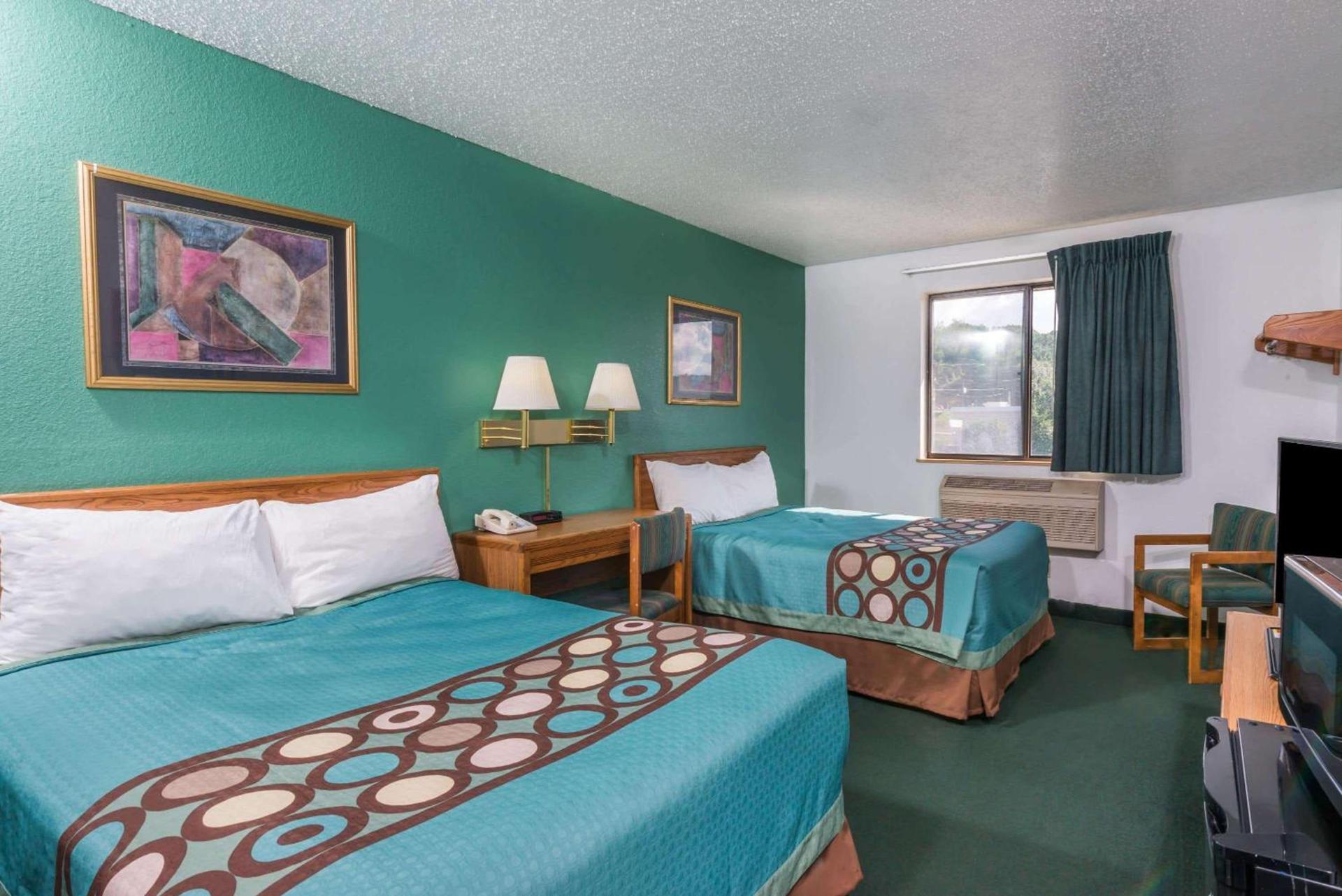 Super 8 by Wyndham New Stanton photo 5