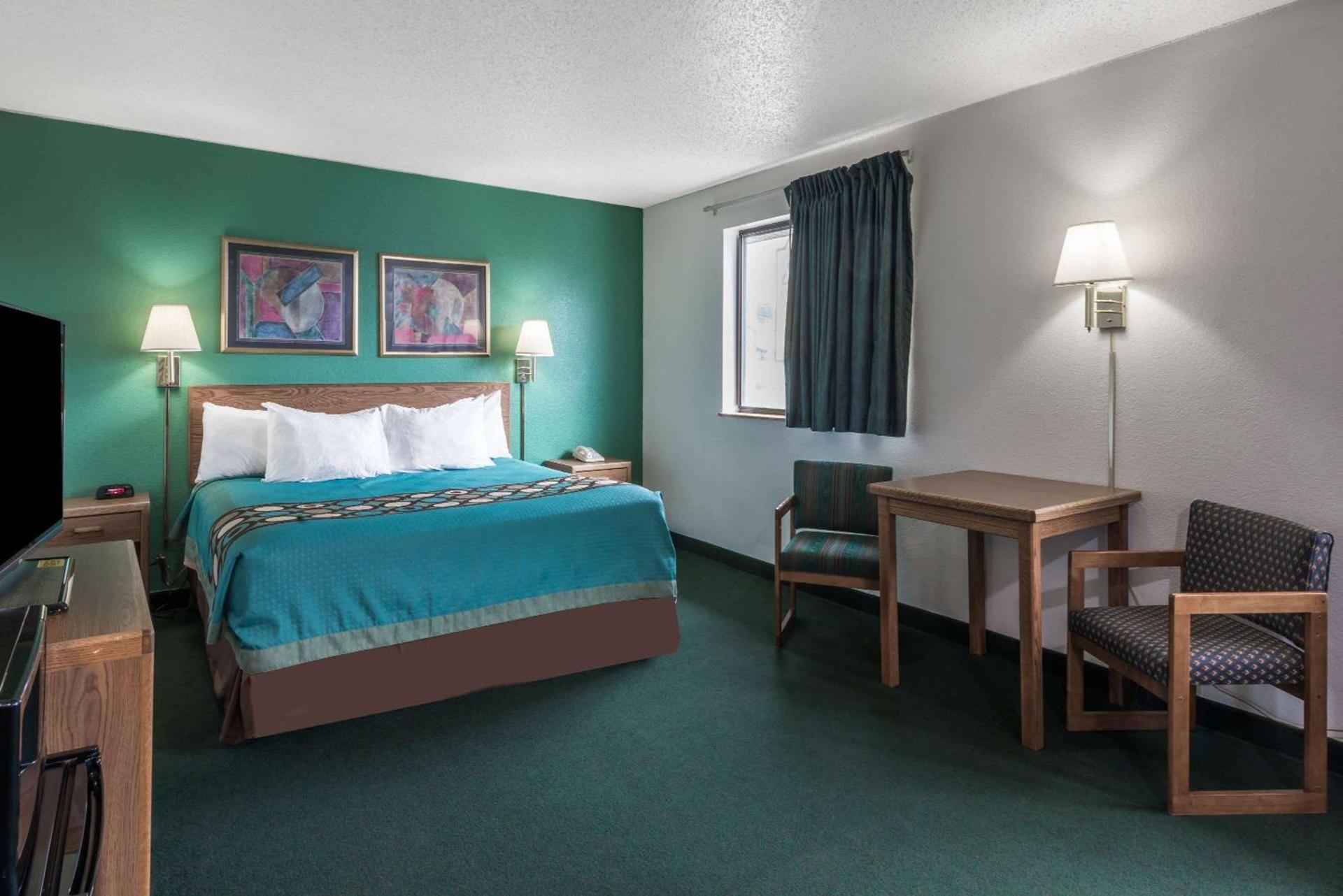 Super 8 by Wyndham New Stanton photo 9