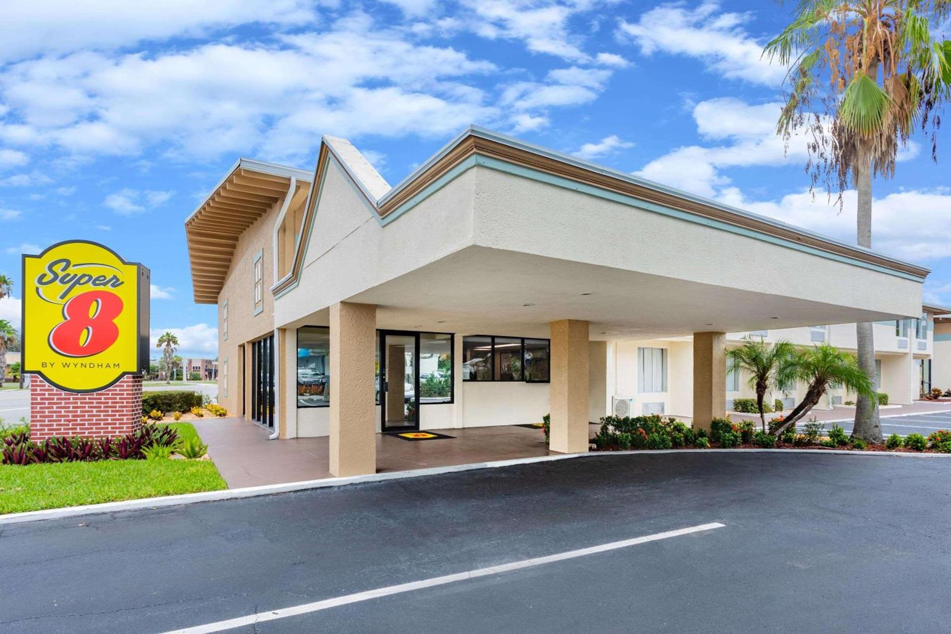 Super 8 by Wyndham Melbourne photo 2