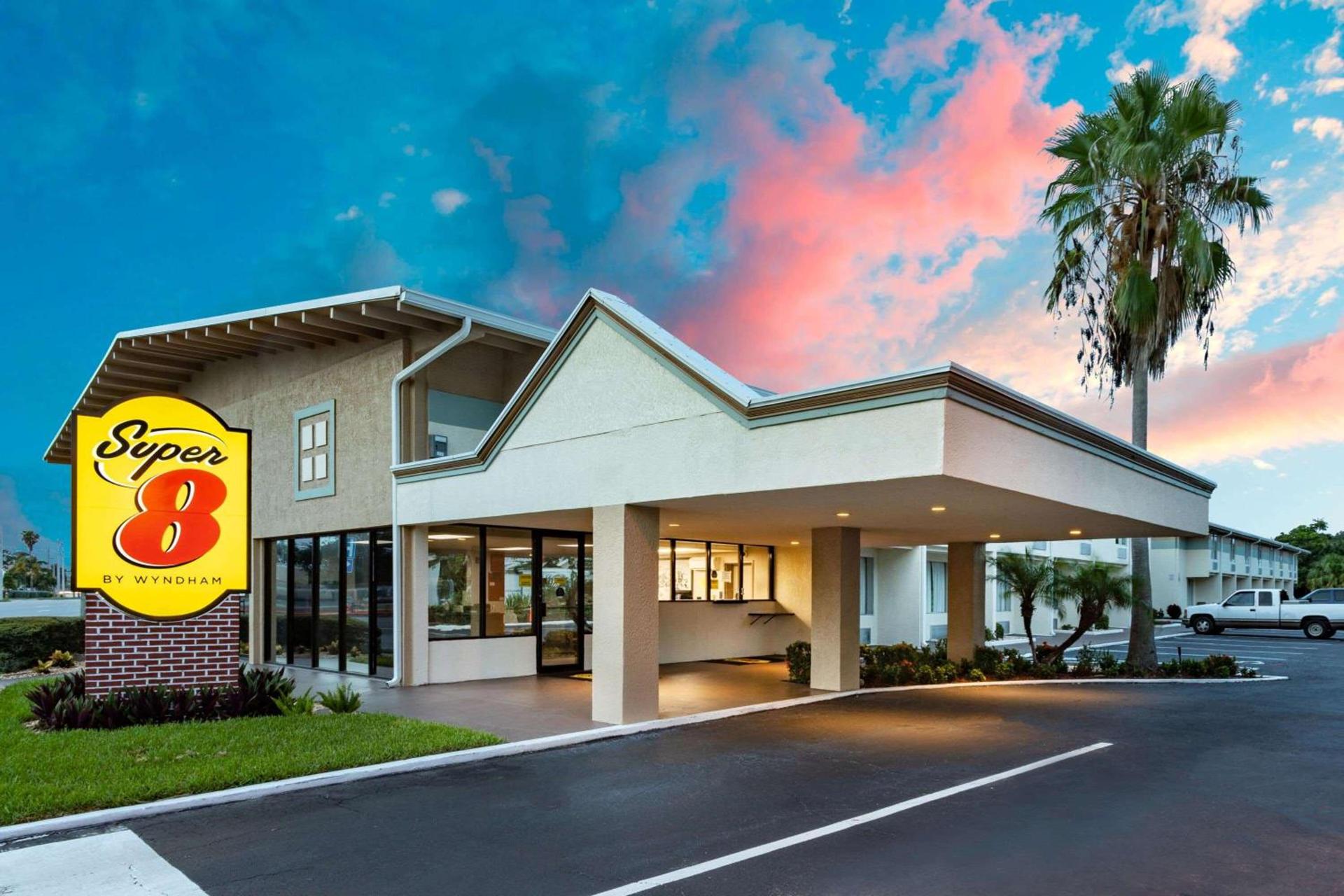 Super 8 by Wyndham Melbourne photo 3