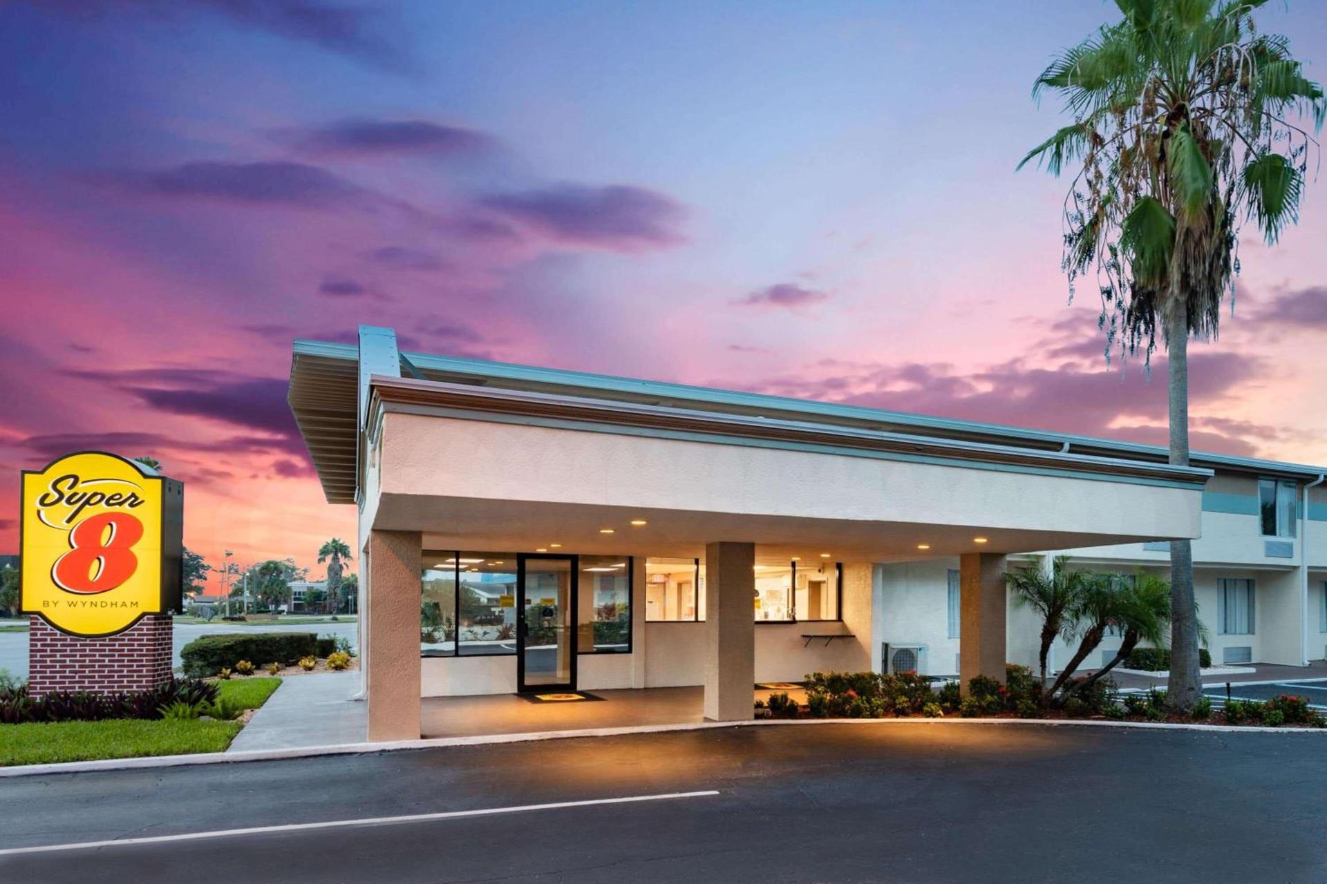Super 8 by Wyndham Melbourne photo 4