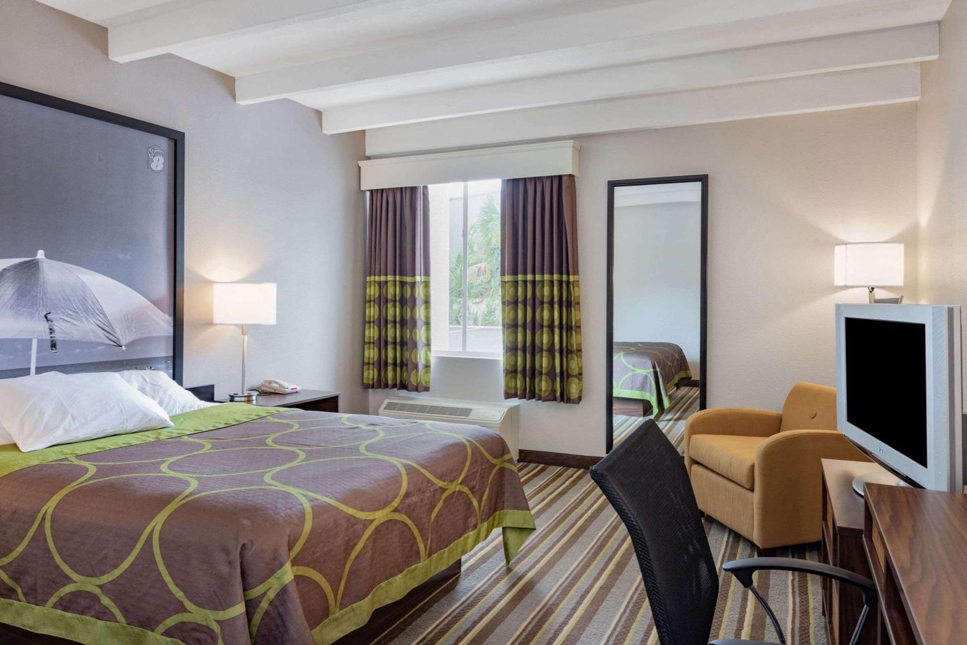 Super 8 by Wyndham Melbourne photo 12