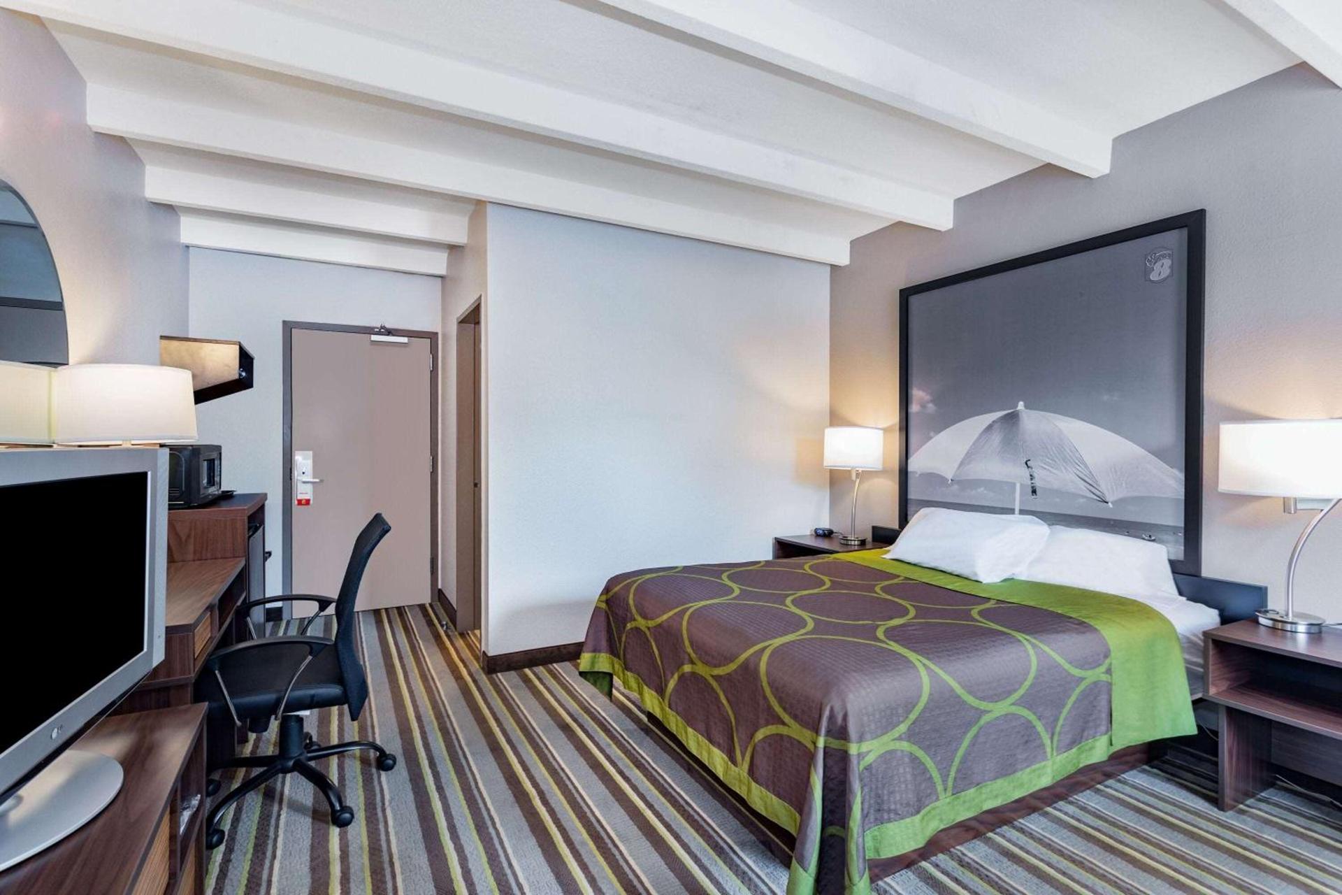 Super 8 by Wyndham Melbourne photo 13
