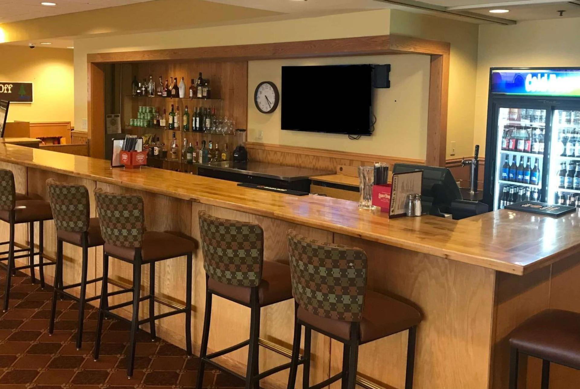 Days Inn & Suites by Wyndham Sutton Flatwoods photo 9
