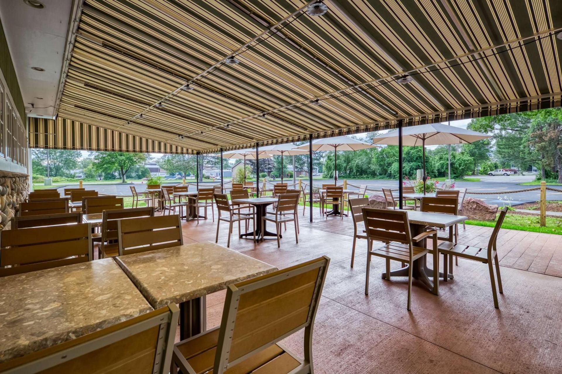 Best Western Plus Windjammer Inn & Conference Center photo 43