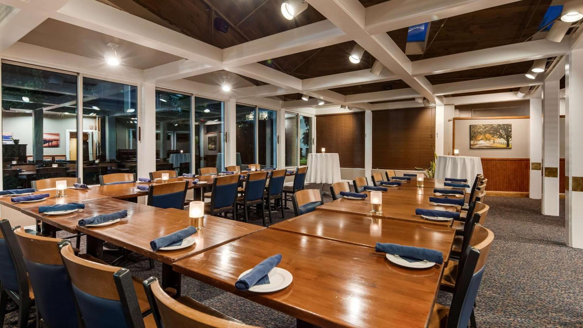 Best Western Plus Windjammer Inn & Conference Center photo 9