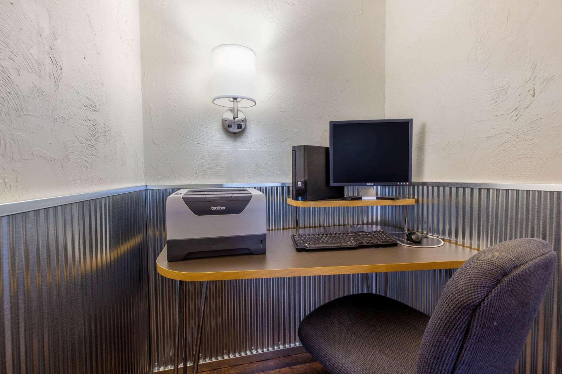 Travelodge by Wyndham Livingston photo 39