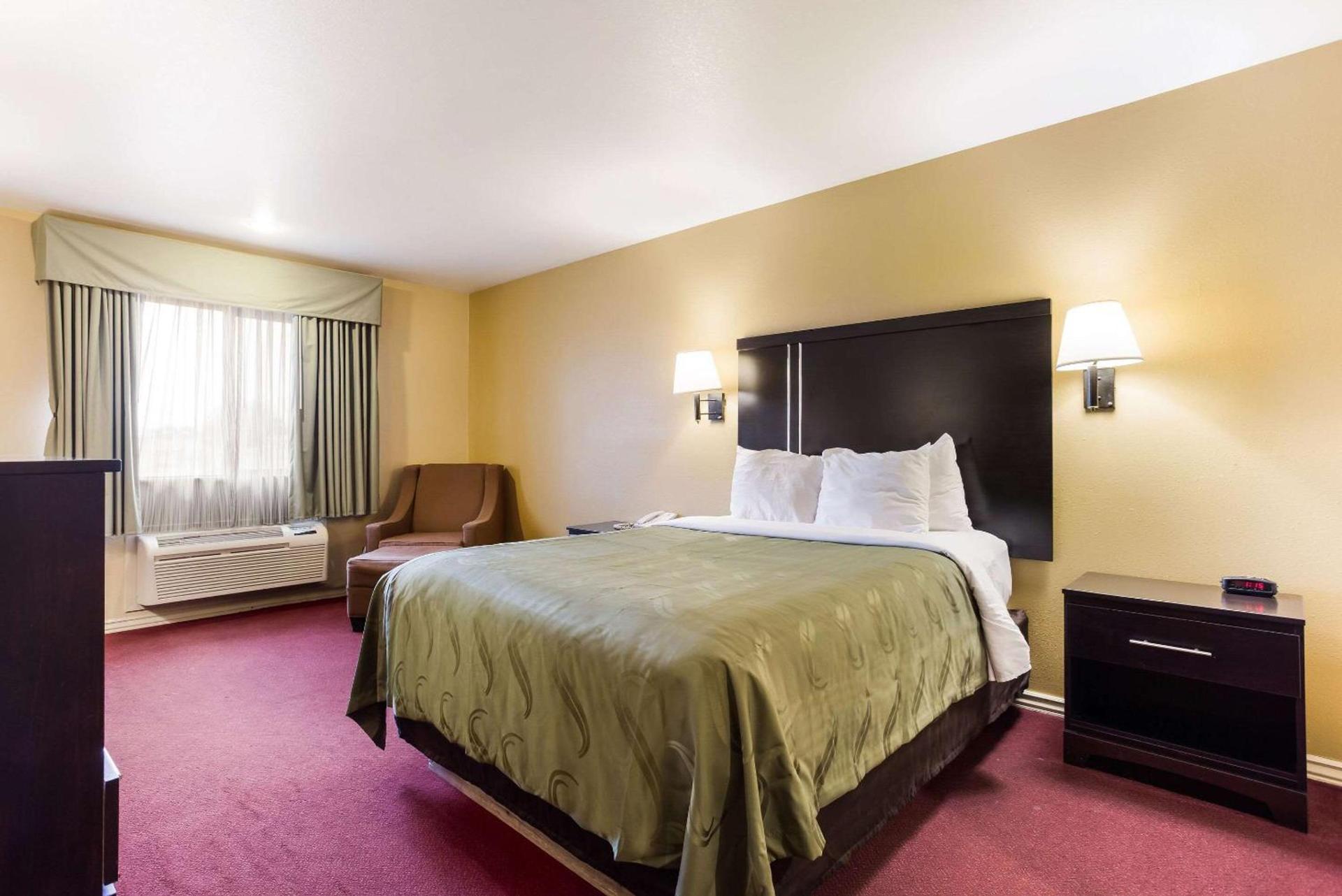 Quality Inn Airport photo 8