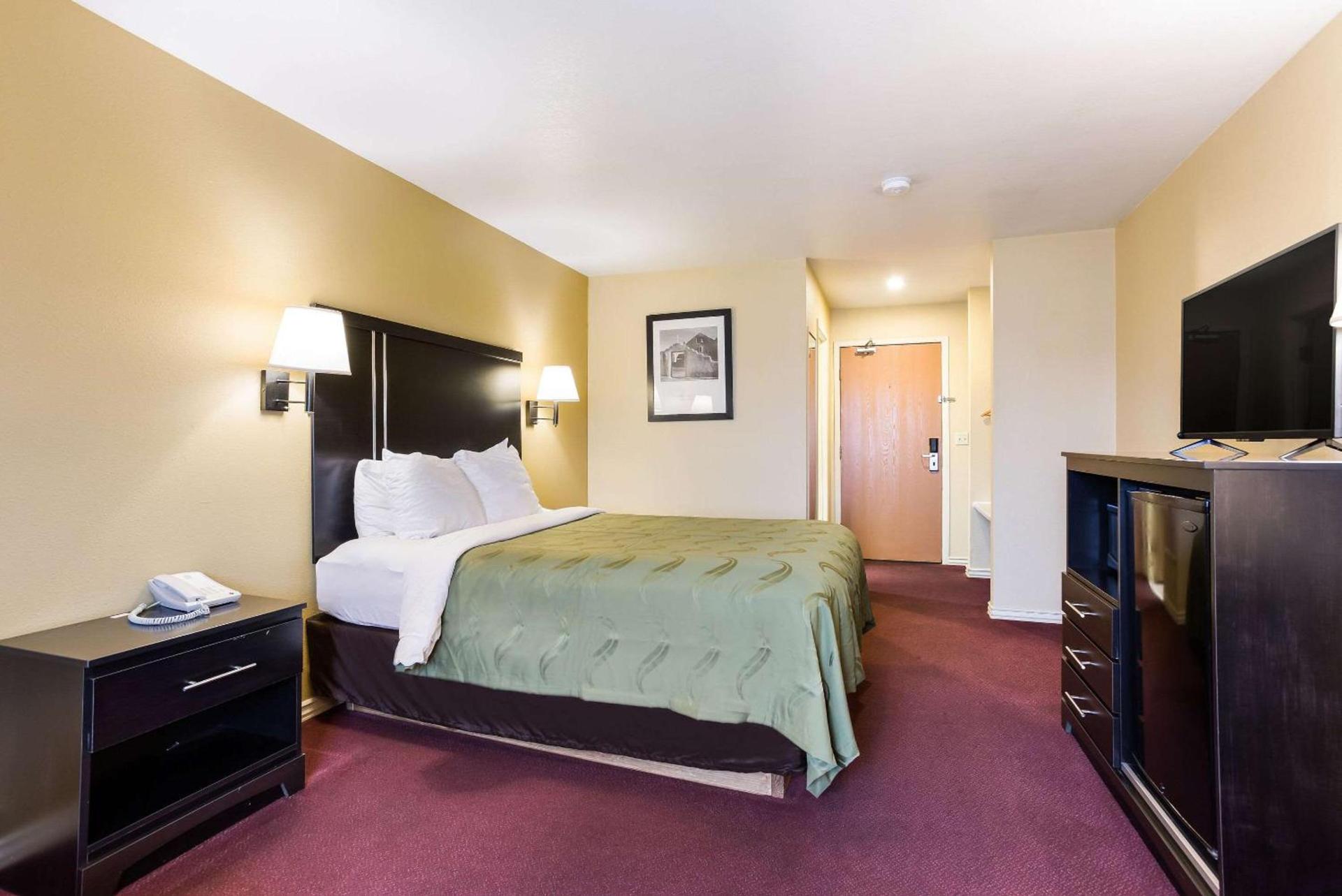 Quality Inn Airport photo 9