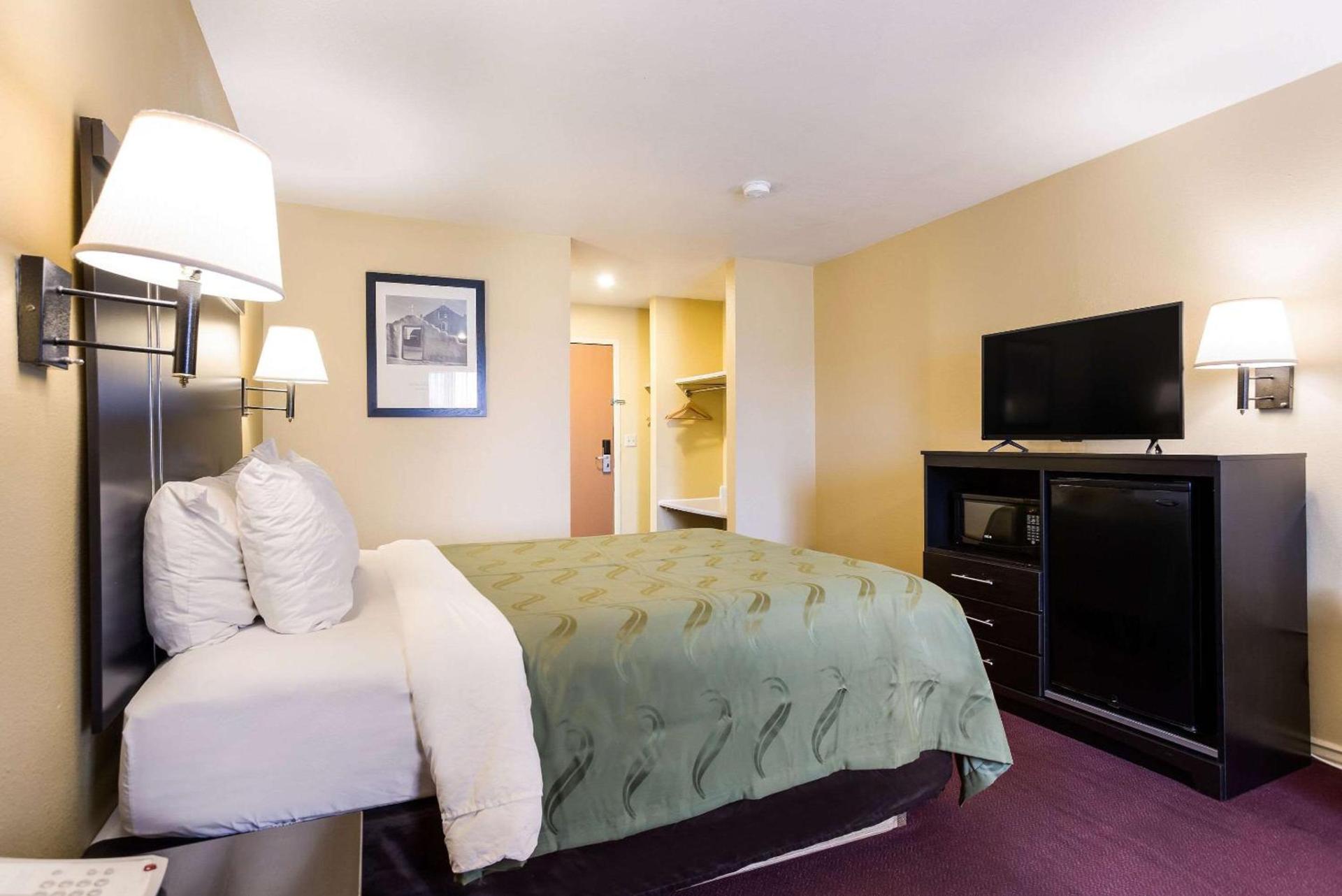 Quality Inn Airport photo 10