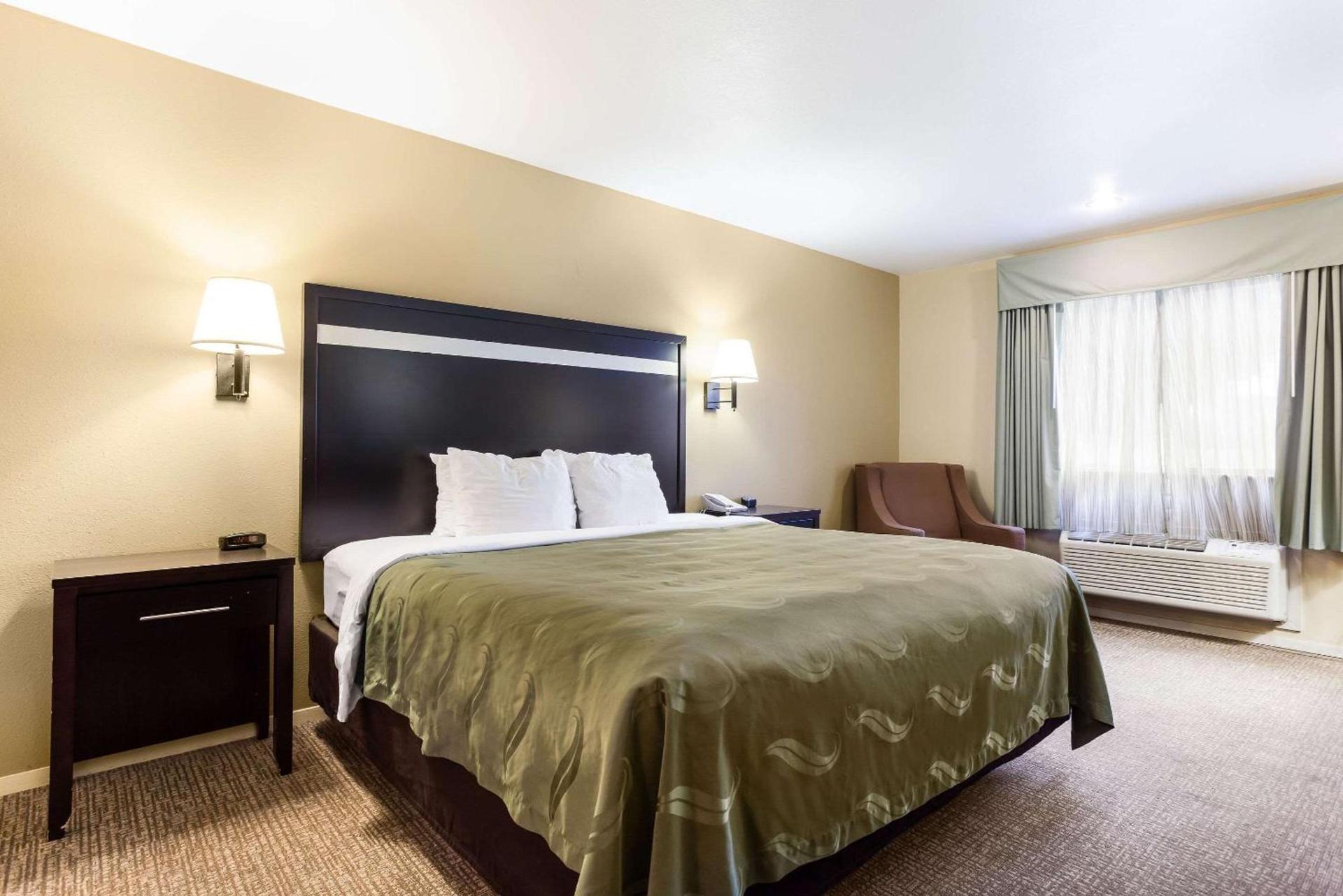 Quality Inn Airport photo 11