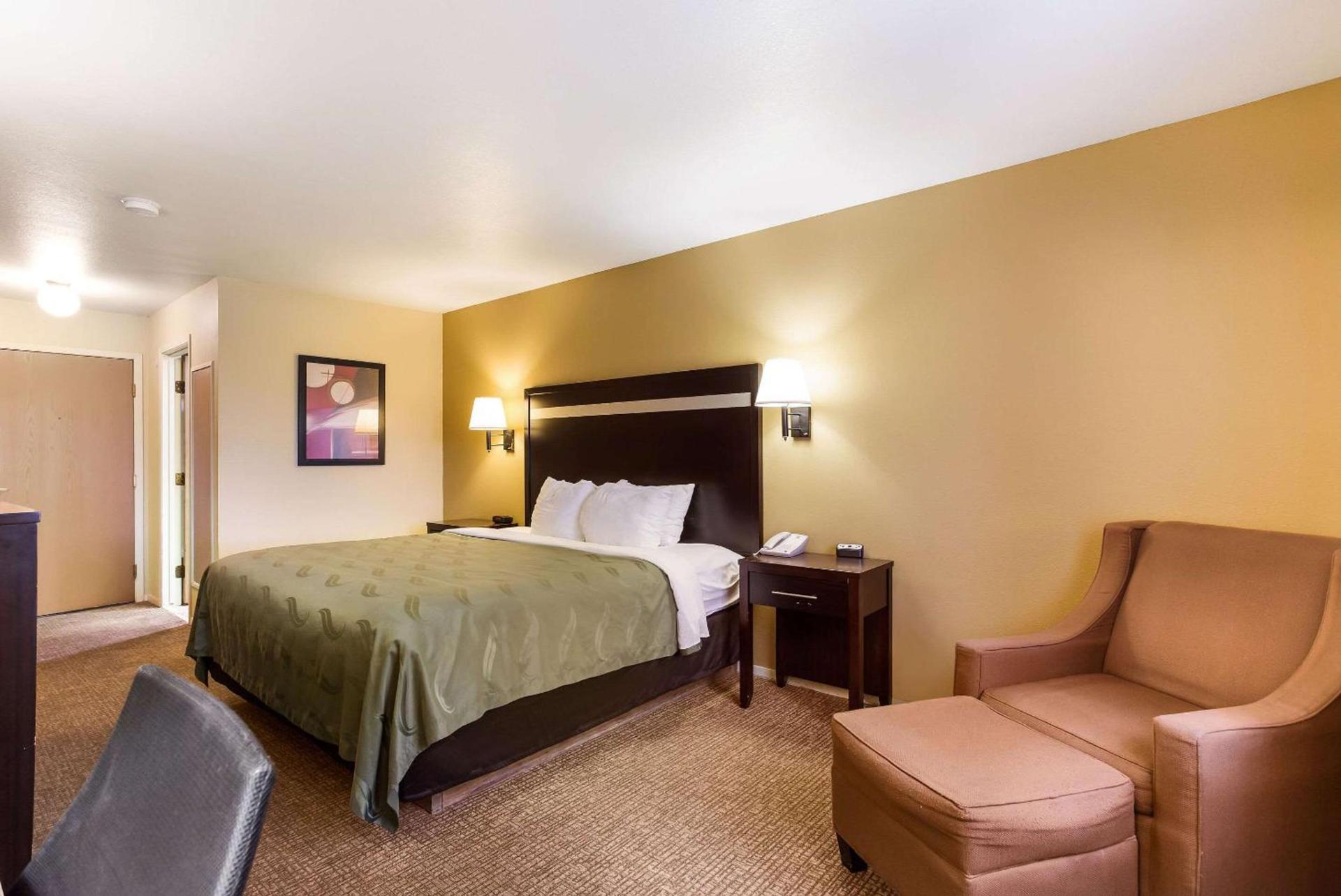 Quality Inn Airport photo 12