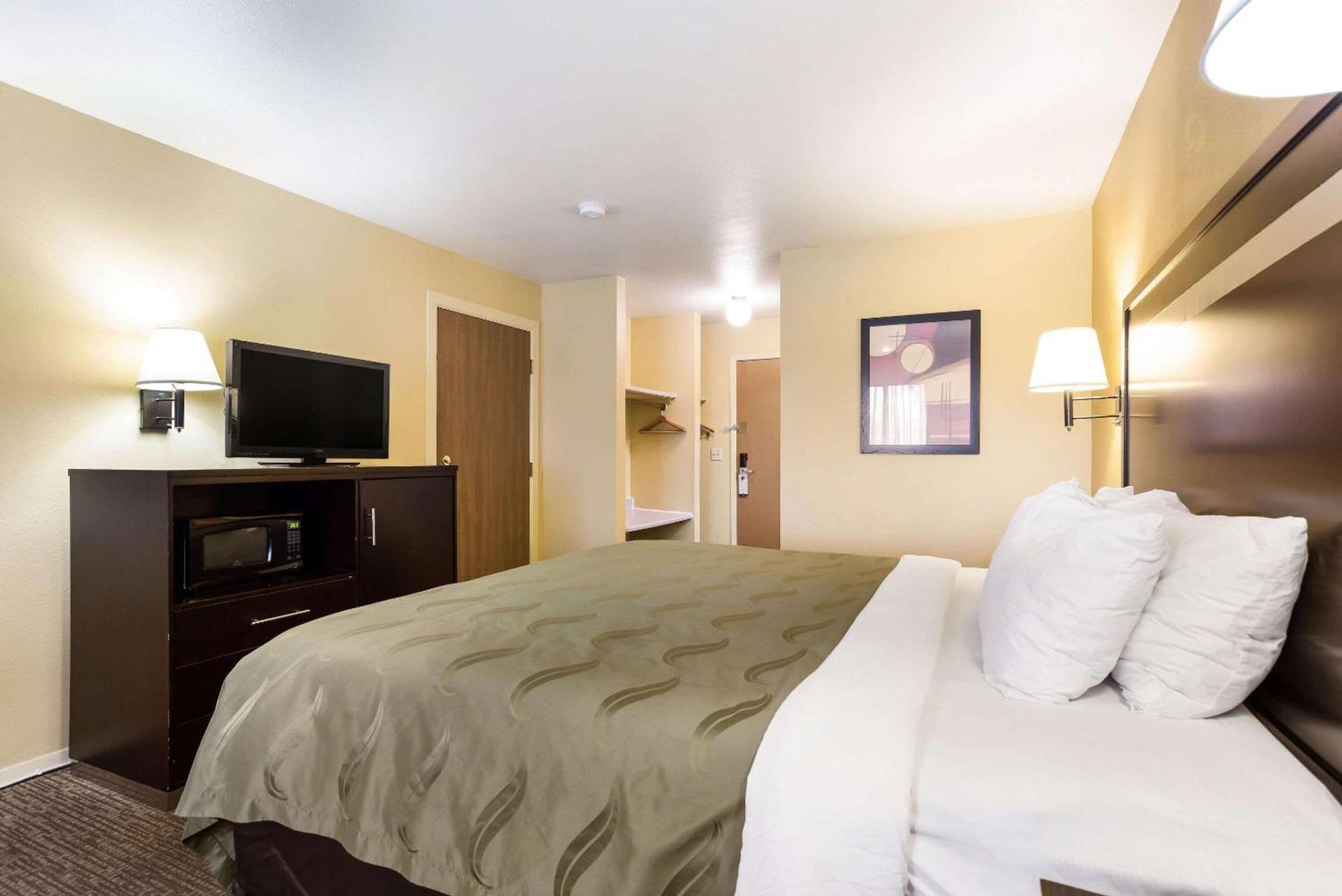 Quality Inn Airport photo 13