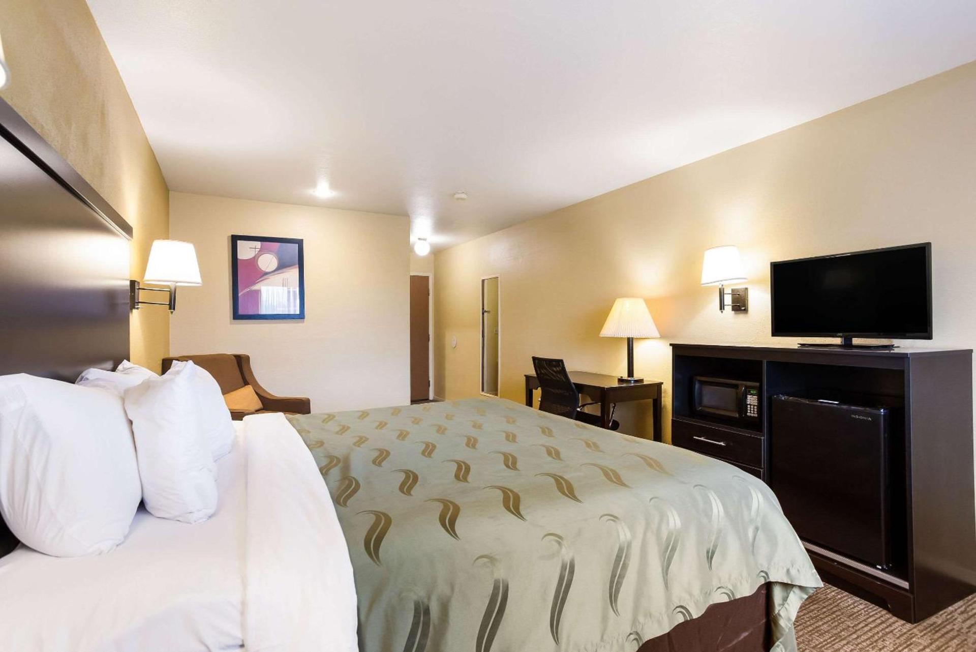 Quality Inn Airport photo 16